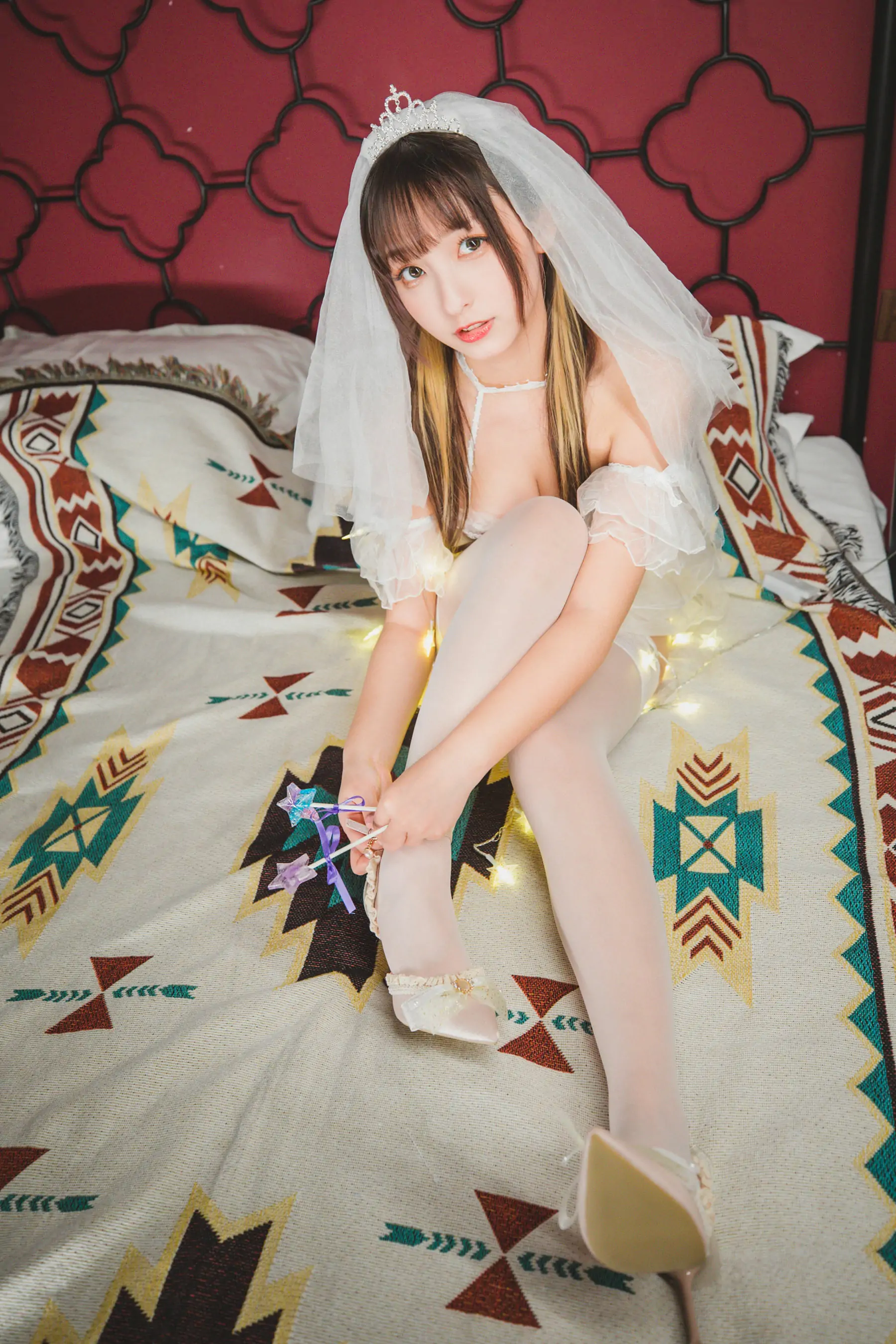 [COS福利] 萝莉神楽板真冬 - 光の囁き-光の修女