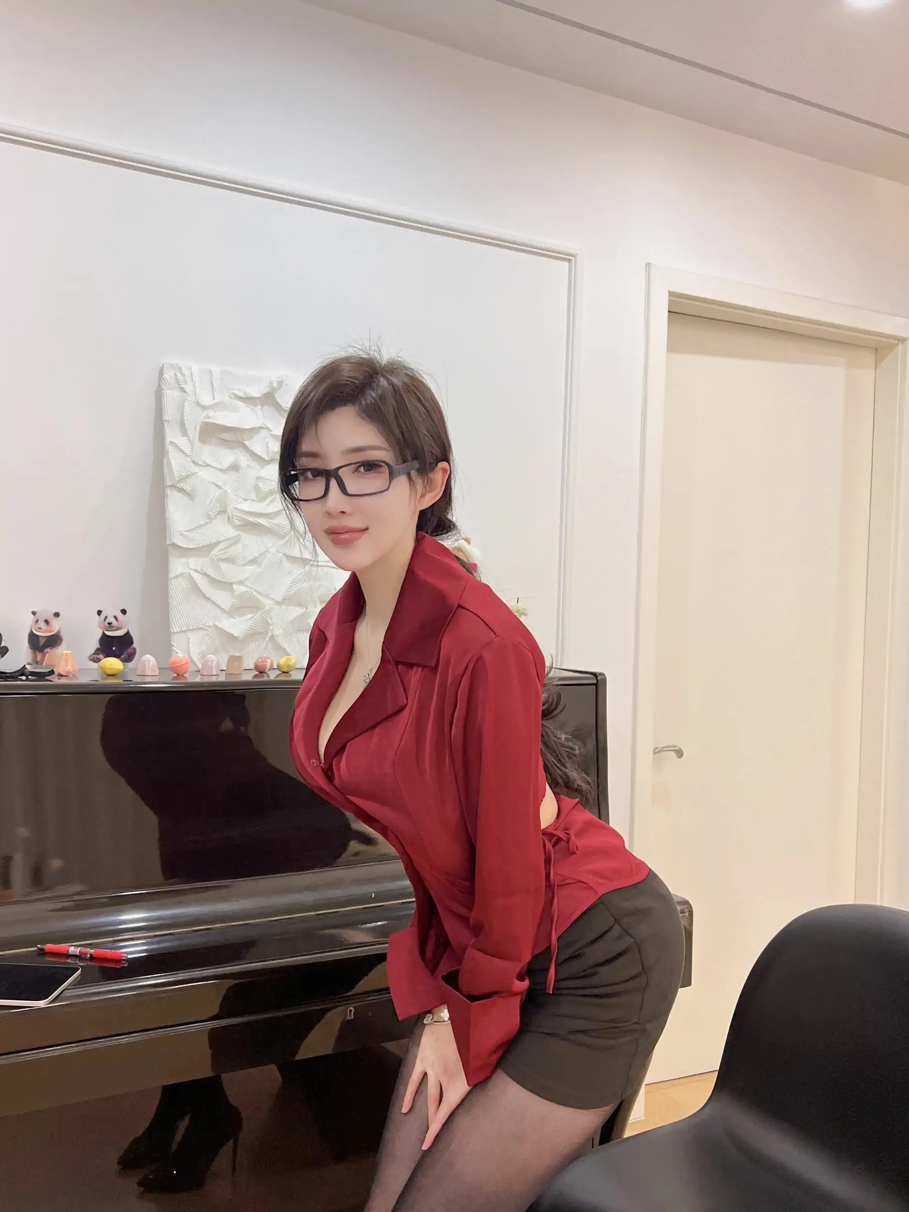 周妍希 - 黑丝钢琴老师
