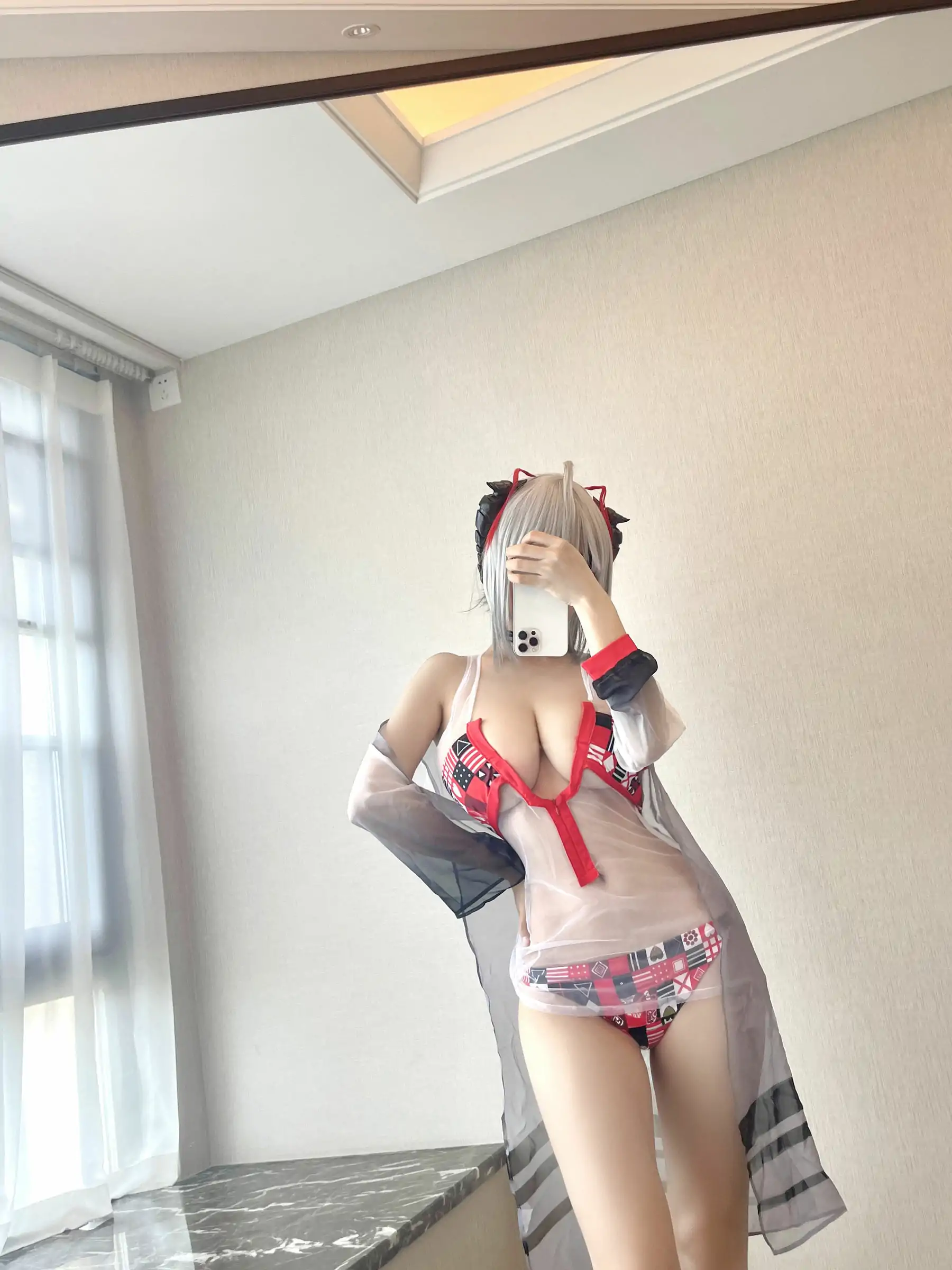 动漫博主小仓千代w - 明日方舟 W泳装