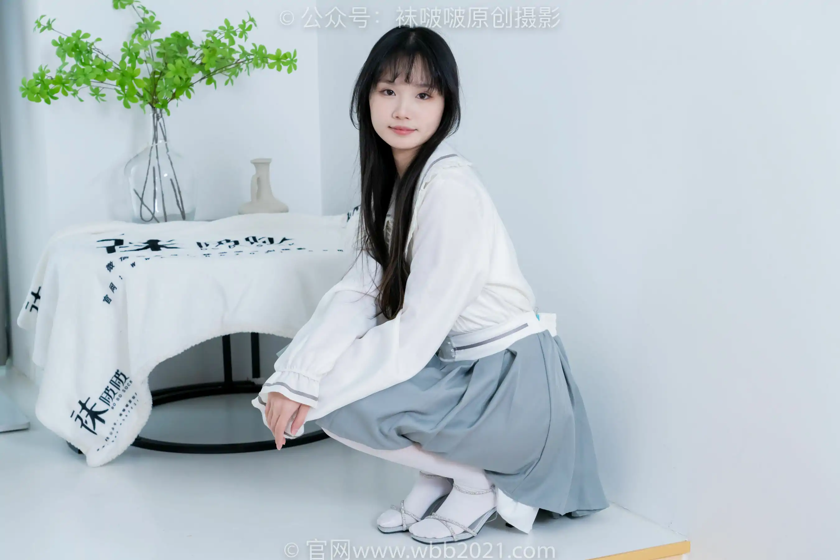 BoBoSocks袜啵啵 No.468 甜甜圈 - 高跟凉鞋、厚白丝、裸足、丝袜和裸足踩蓝莓剧情