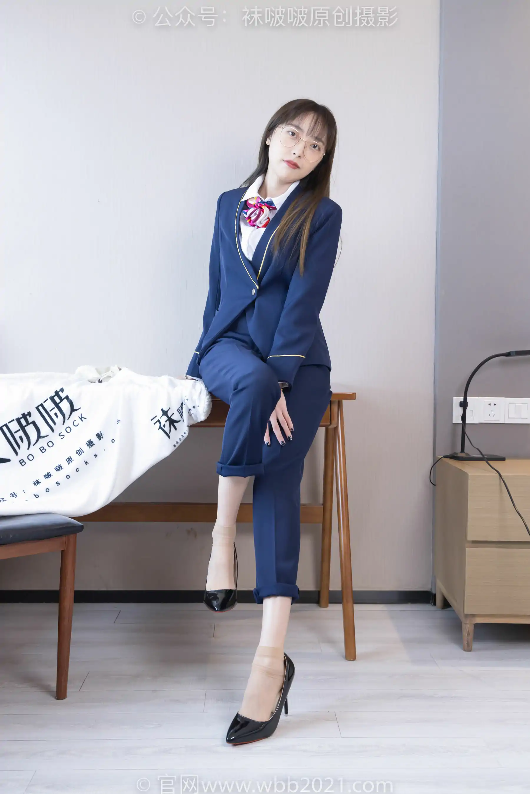 BoBoSocks袜啵啵 No.509 稚予 - 高跟鞋、短肉丝、黑色美甲、银行制服、半脱袜子