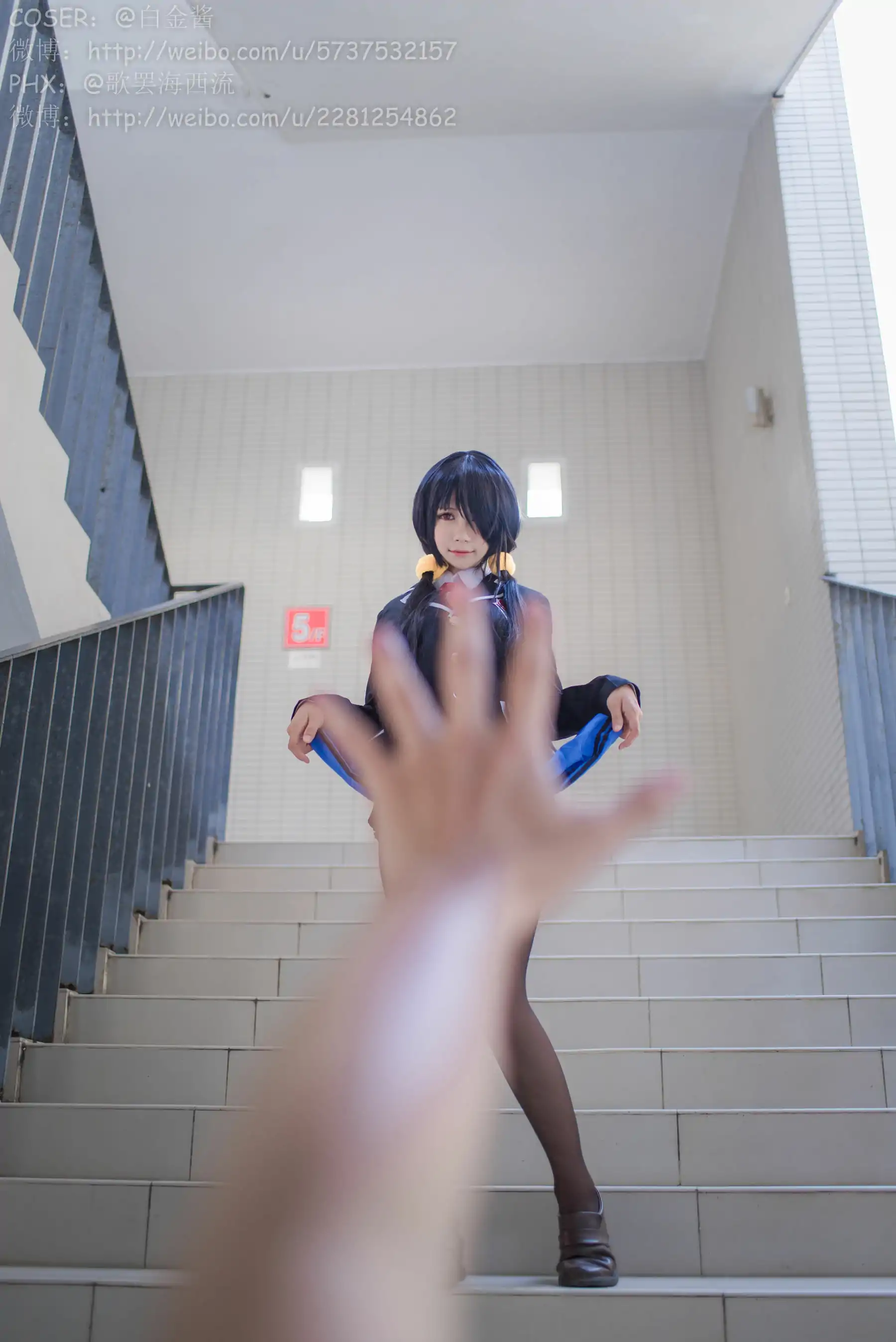 白金Saki写真 - 制服黑丝