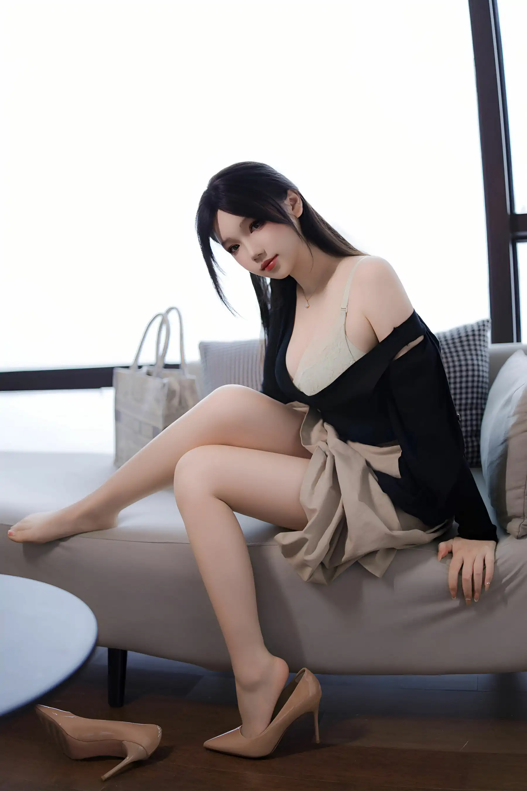 动漫博主 雪晴Astra - OL大姐姐