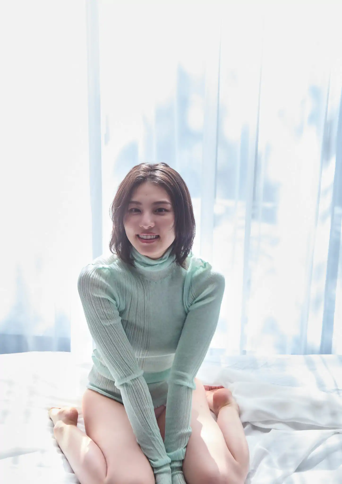 相楽伊織 - 背中から抱きしめて