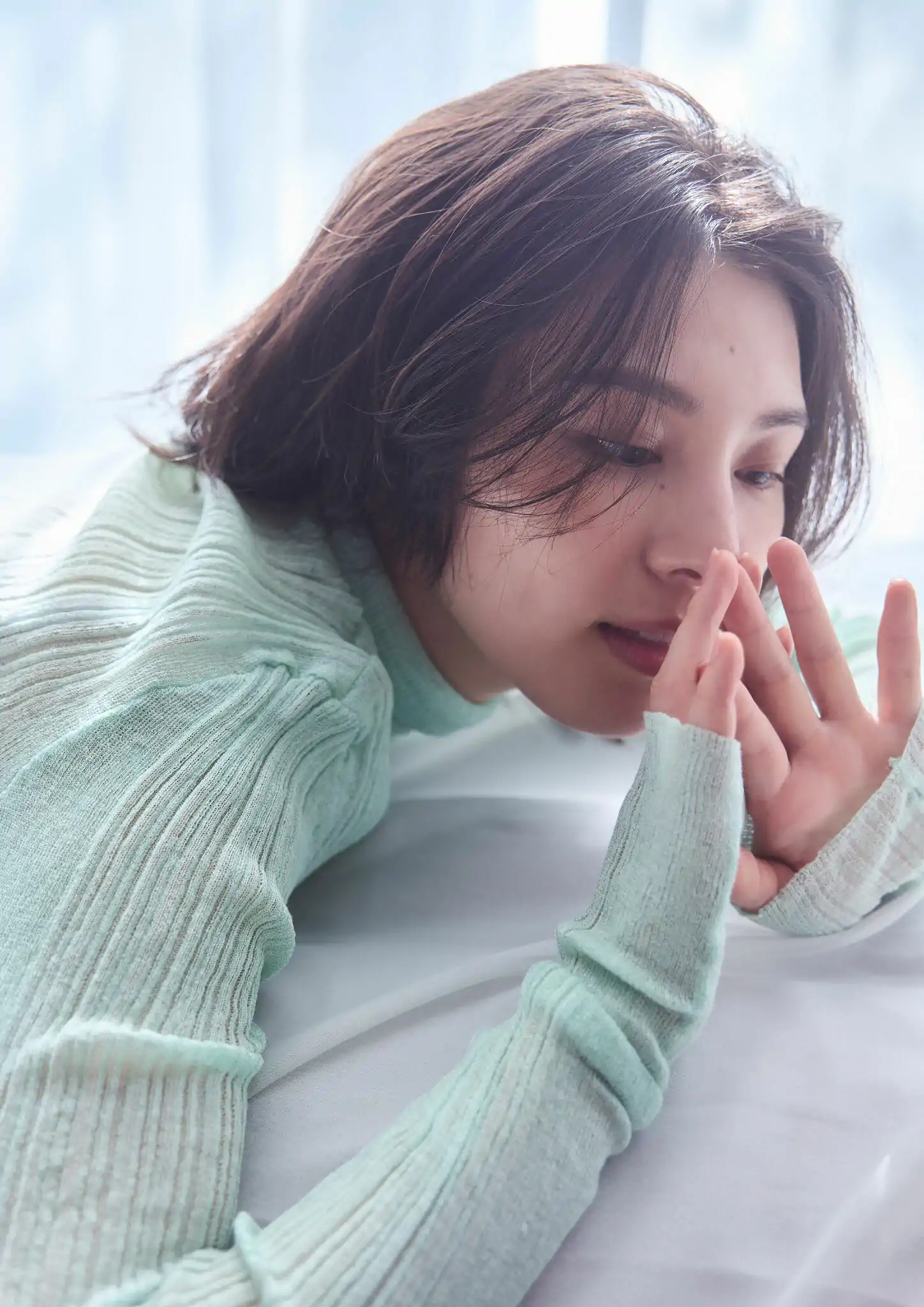 相楽伊織 - 背中から抱きしめて