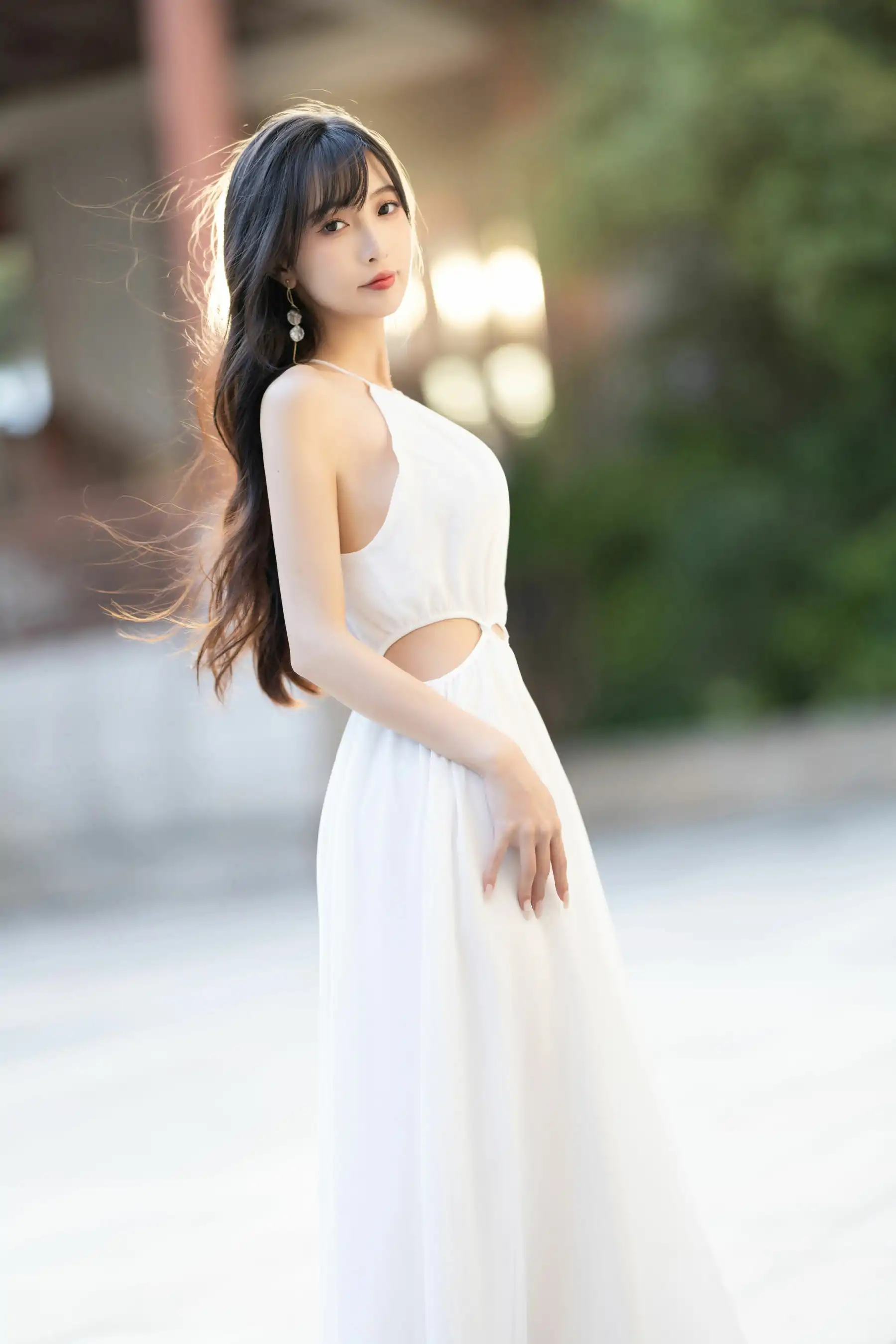 林星阑 - 白色连衣裙