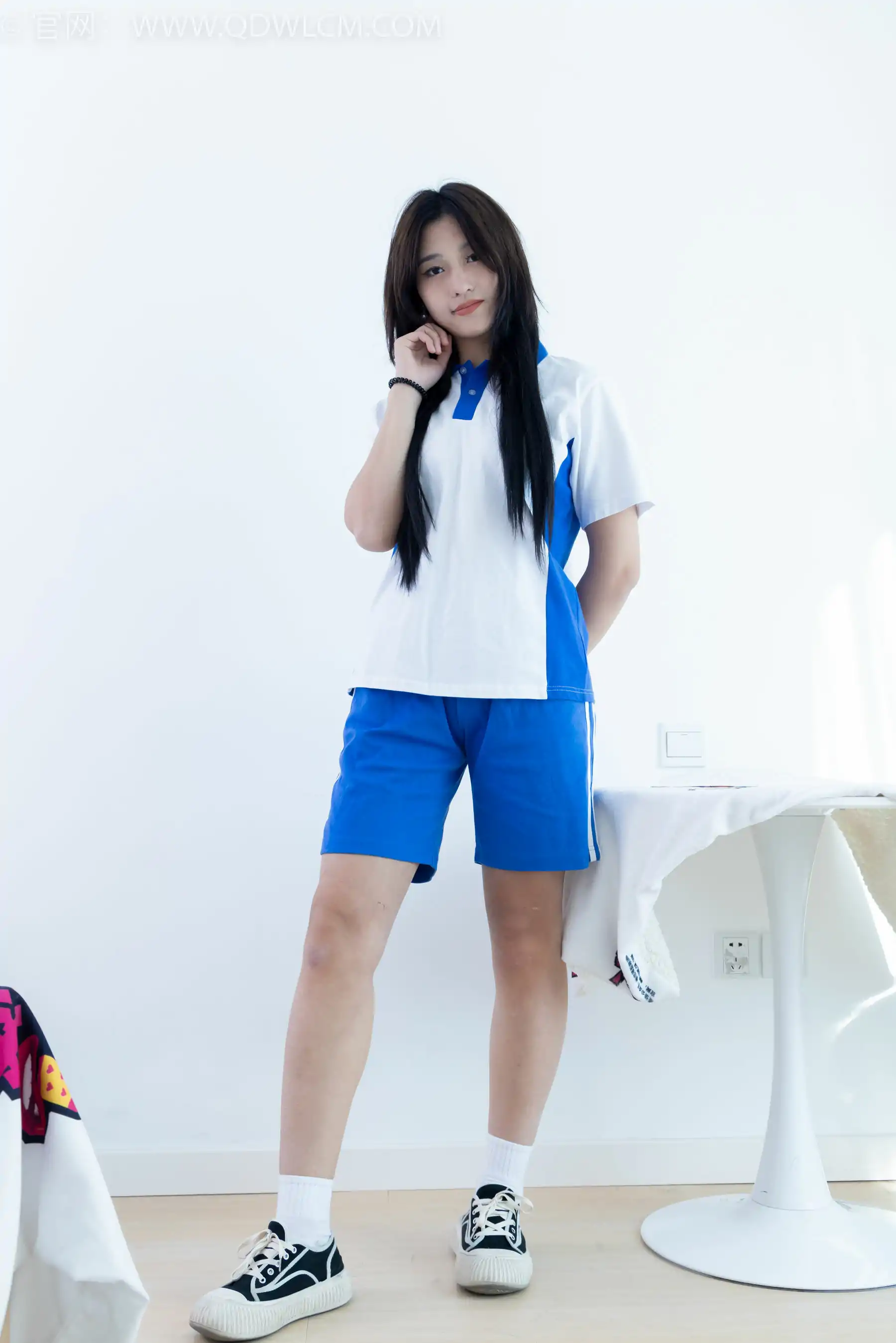 物恋传媒 No.2361 灰灰 - 校服、帆布鞋、白棉袜、裸足