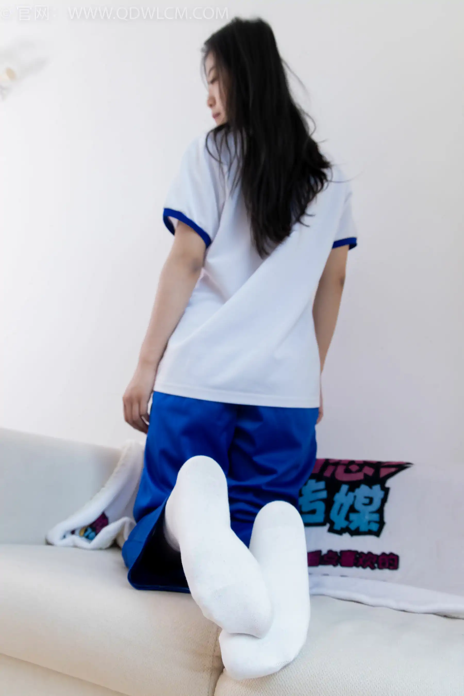 物恋传媒 No.2368 芋头 - 板鞋、白棉袜、裸足