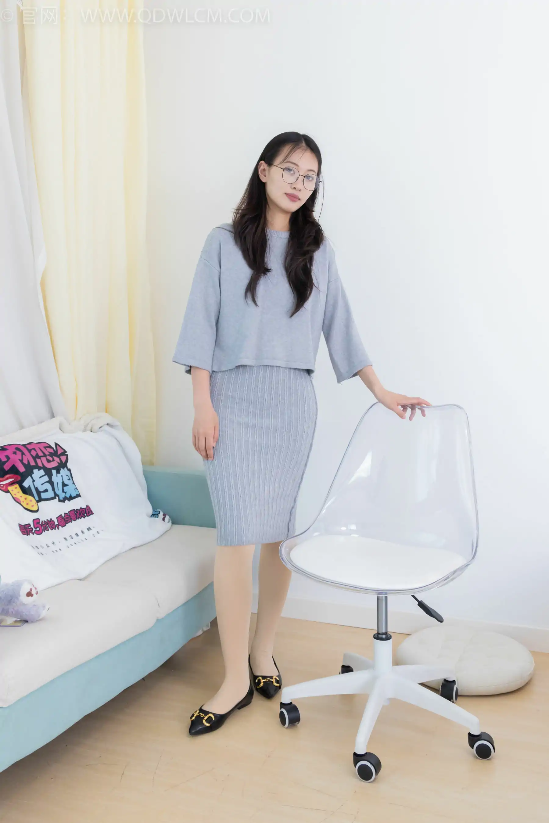 物恋传媒 No.2360 小优 - 平底鞋、厚肉丝