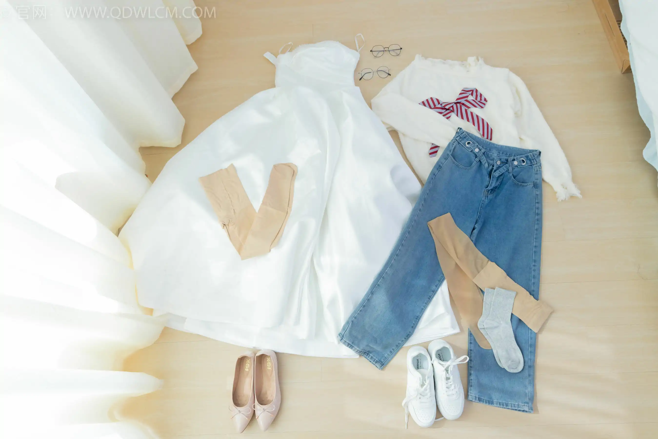 物恋传媒 No.2370 茯苓&欢欢 - 平底鞋、板鞋、厚肉丝、灰色棉袜、薄肉丝