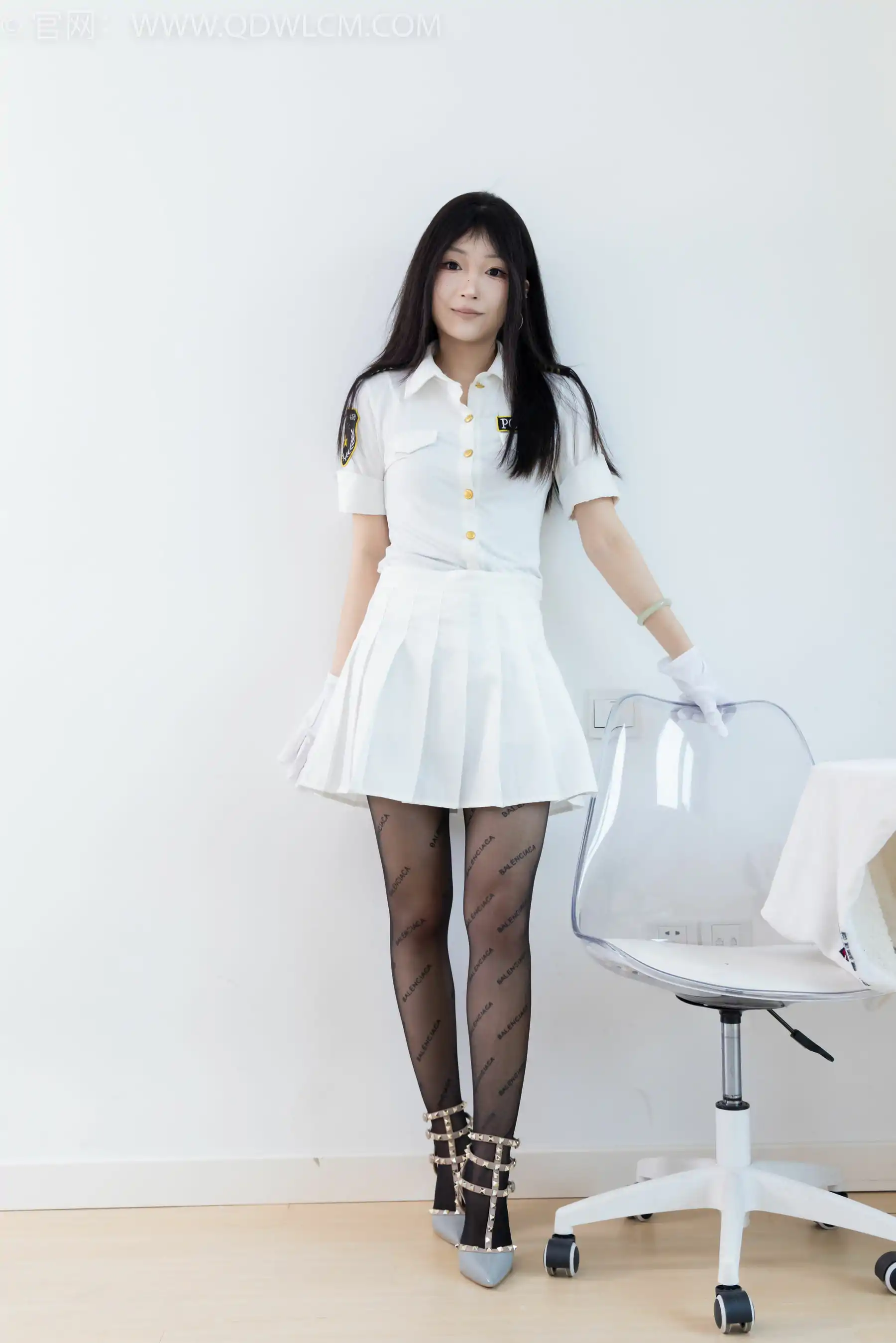 物恋传媒 No.2372 嘟嘟 - 高跟鞋、手套、薄黑丝脚尖加固款、薄肉丝脚尖加固款