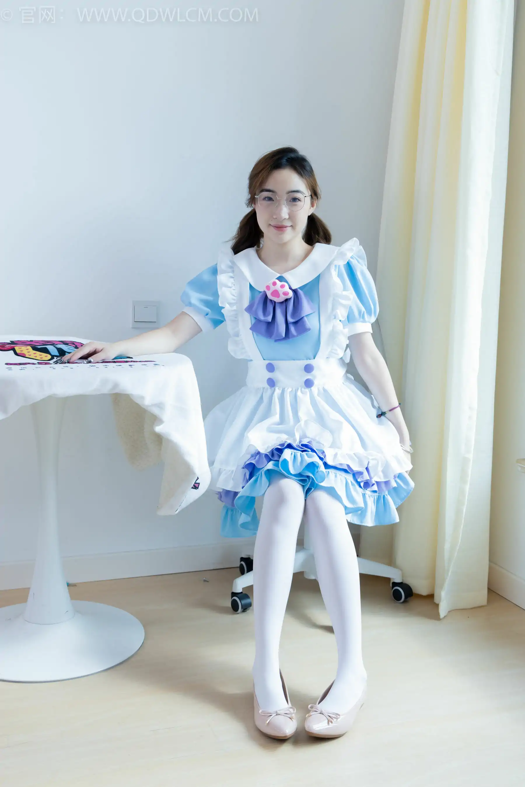 物恋传媒 No.2359 恬恬 - 女仆装、平底鞋、厚白丝、老头乐挠脚剧情