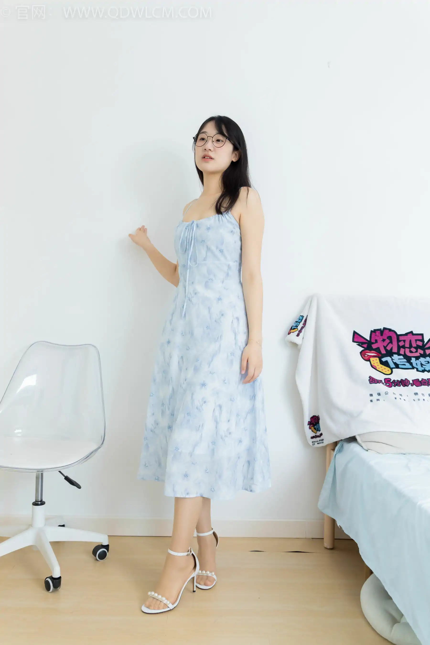 物恋传媒 No.2357 小椿 - 高跟凉鞋、肉丝