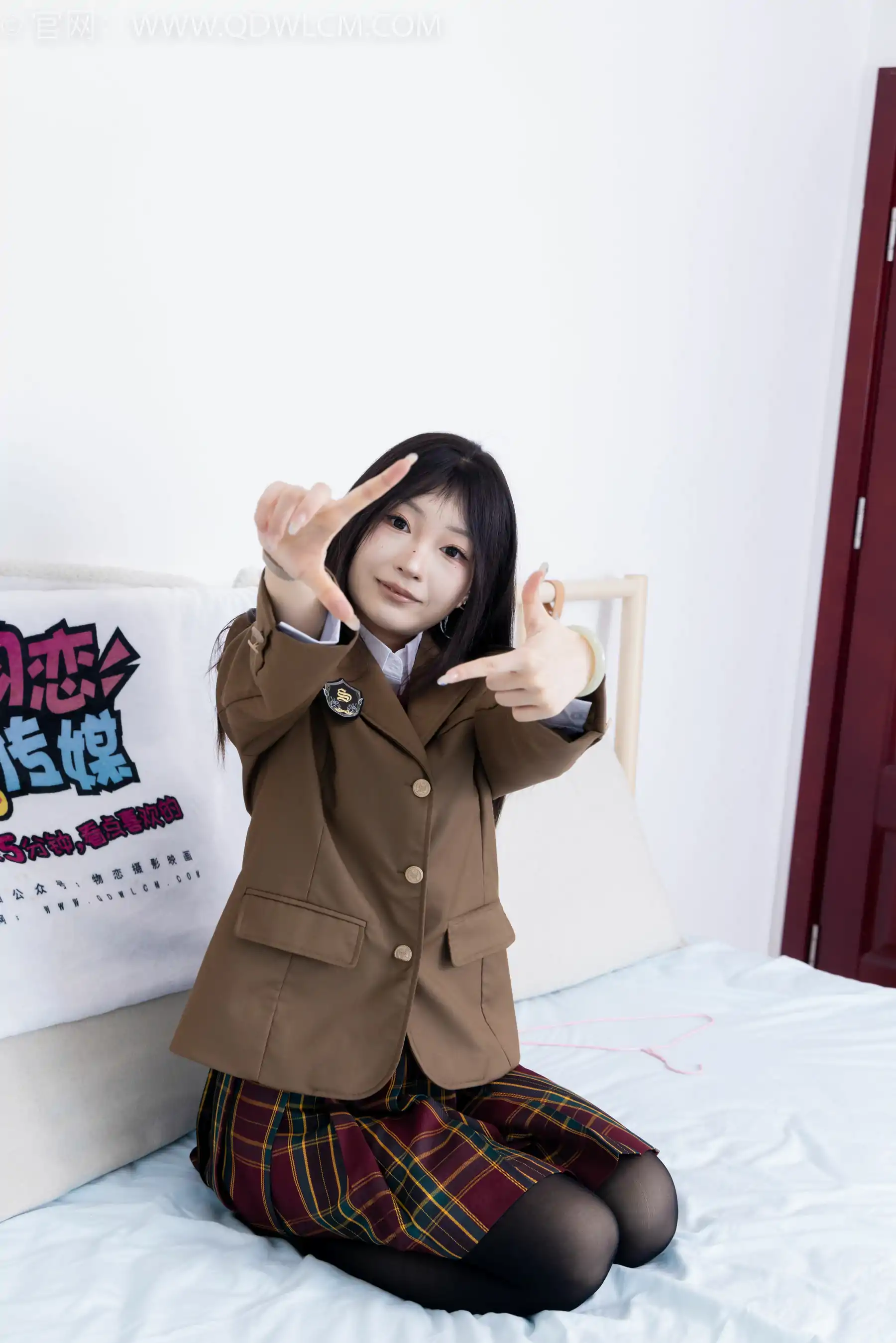 物恋传媒 No.2367 嘟嘟 - 皮鞋、厚黑丝、jk制服