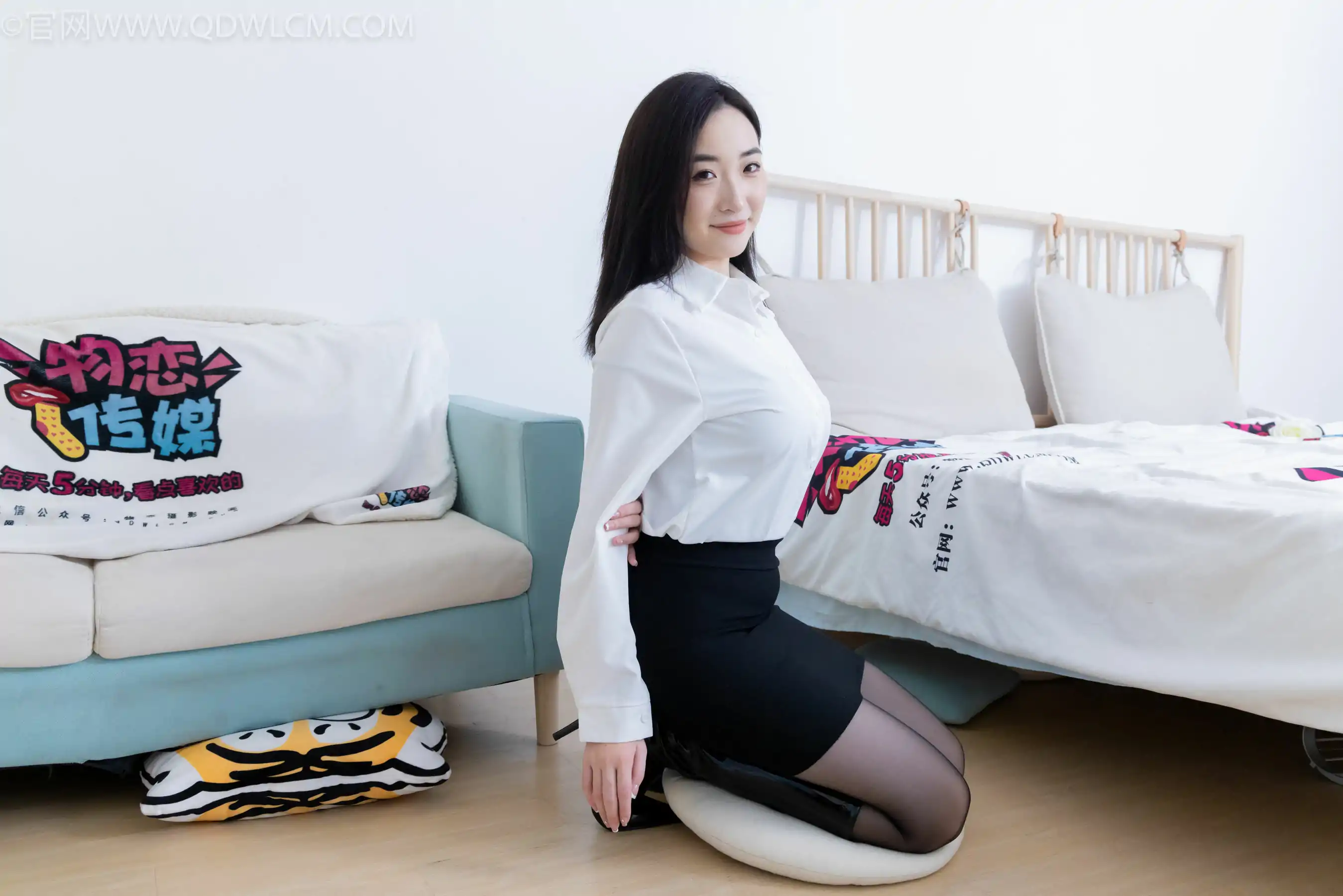 物恋传媒 No.2333 恬恬 - 长靴、薄黑丝、长靴