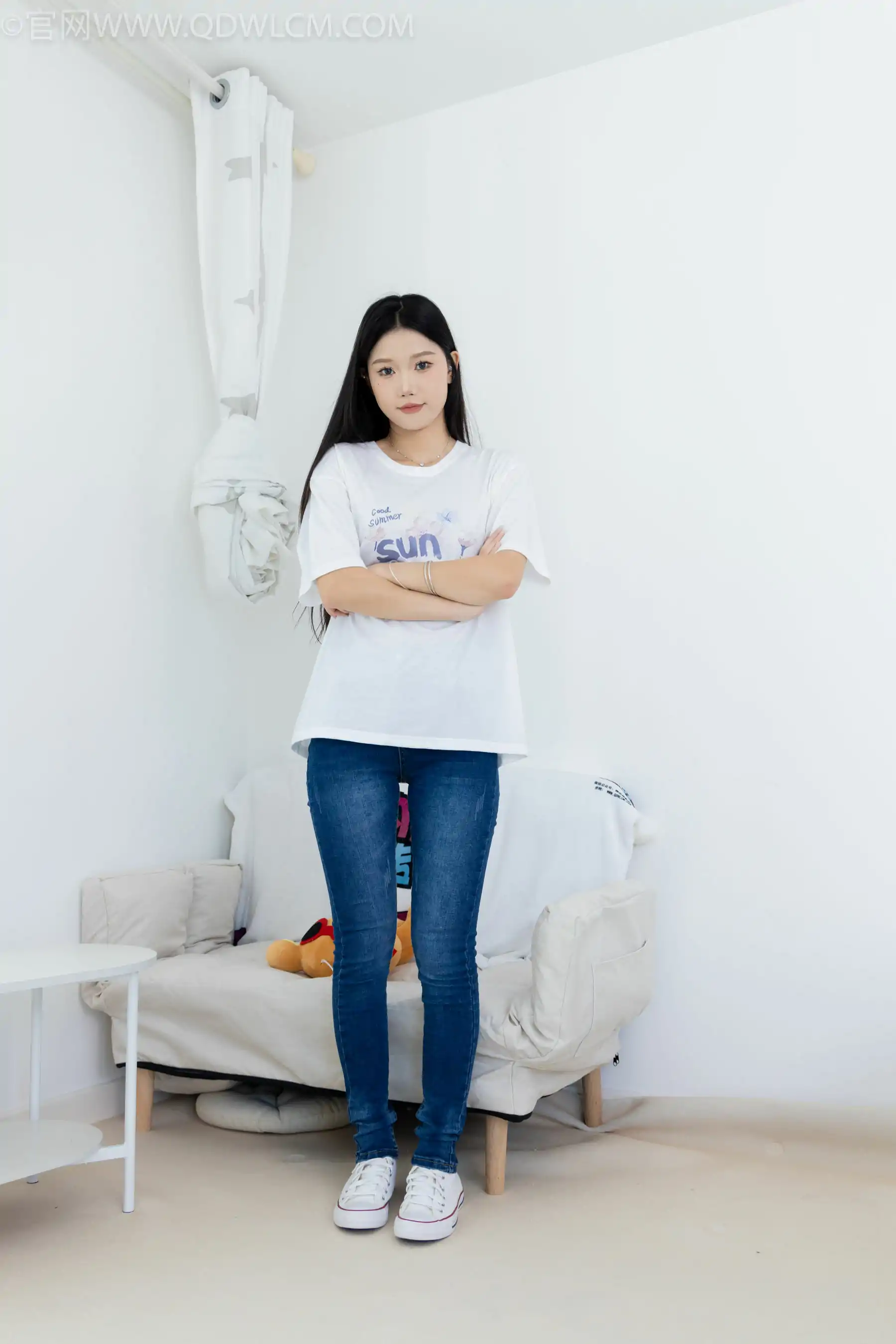 物恋传媒 No.2329 小竹 - 帆布鞋、白船袜、肚子疼揉肚子剧情