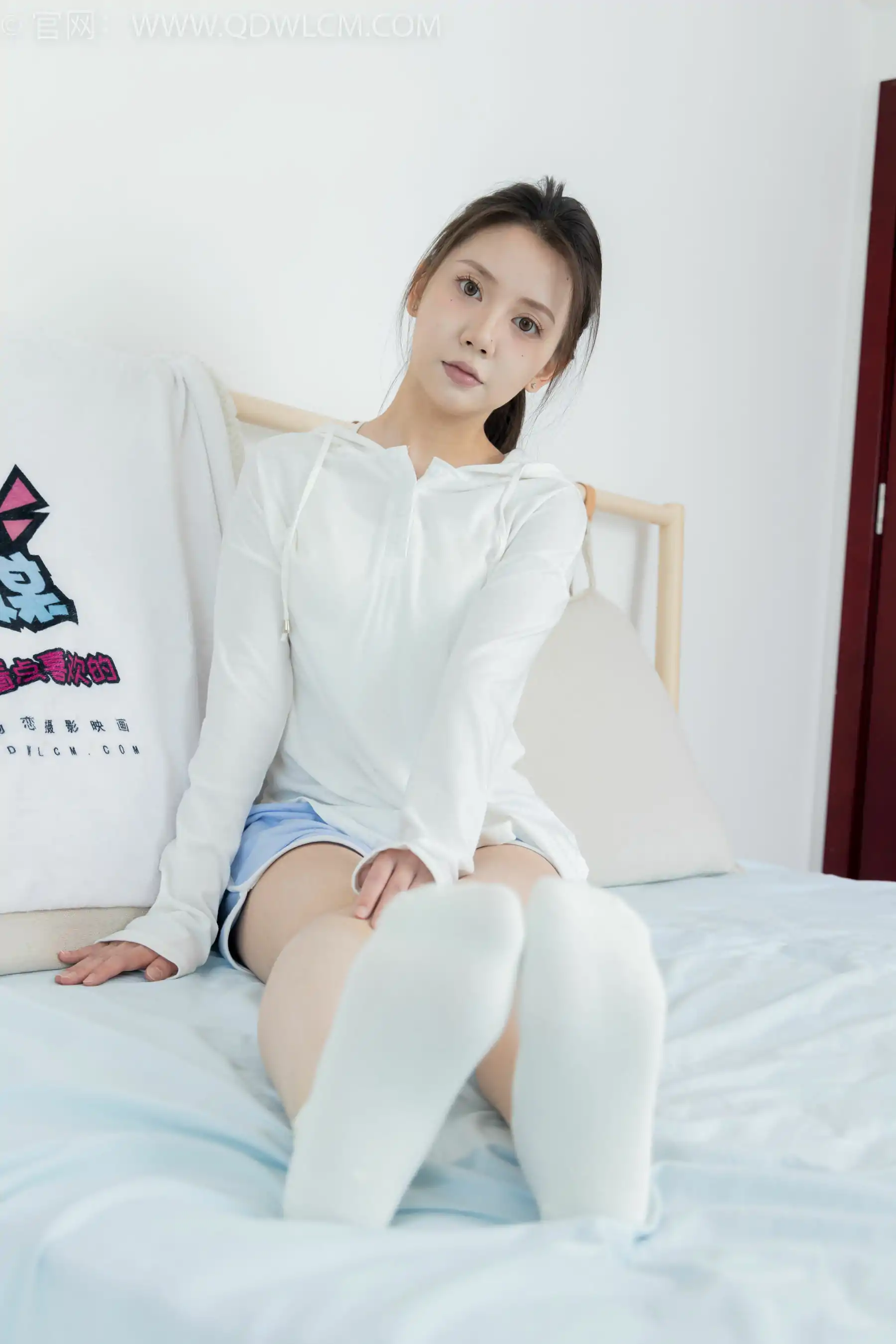 物恋传媒 No.2348 小曦 - 板鞋、白棉袜、裸足