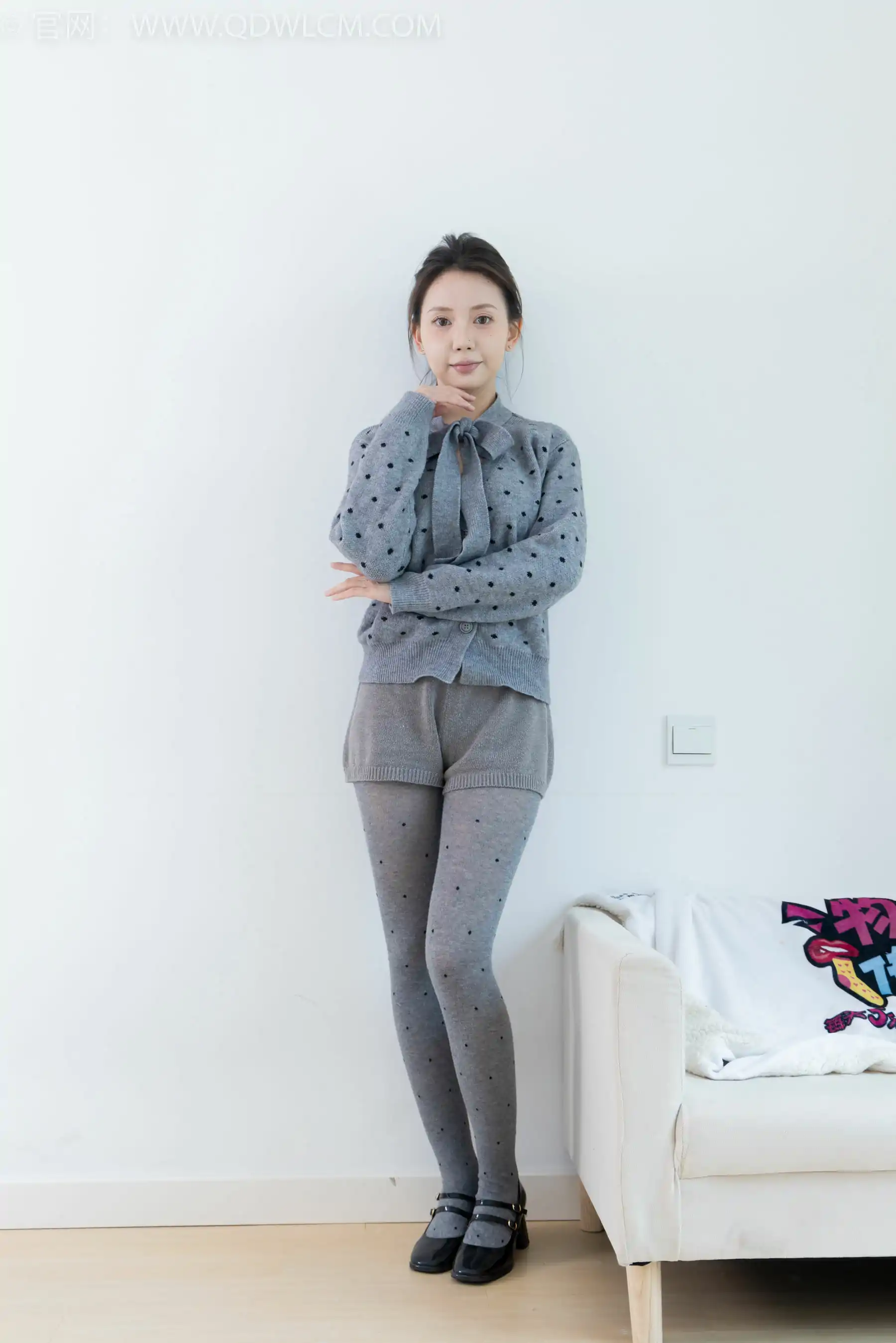 物恋传媒 No.2355 小曦 - 皮鞋、厚灰丝