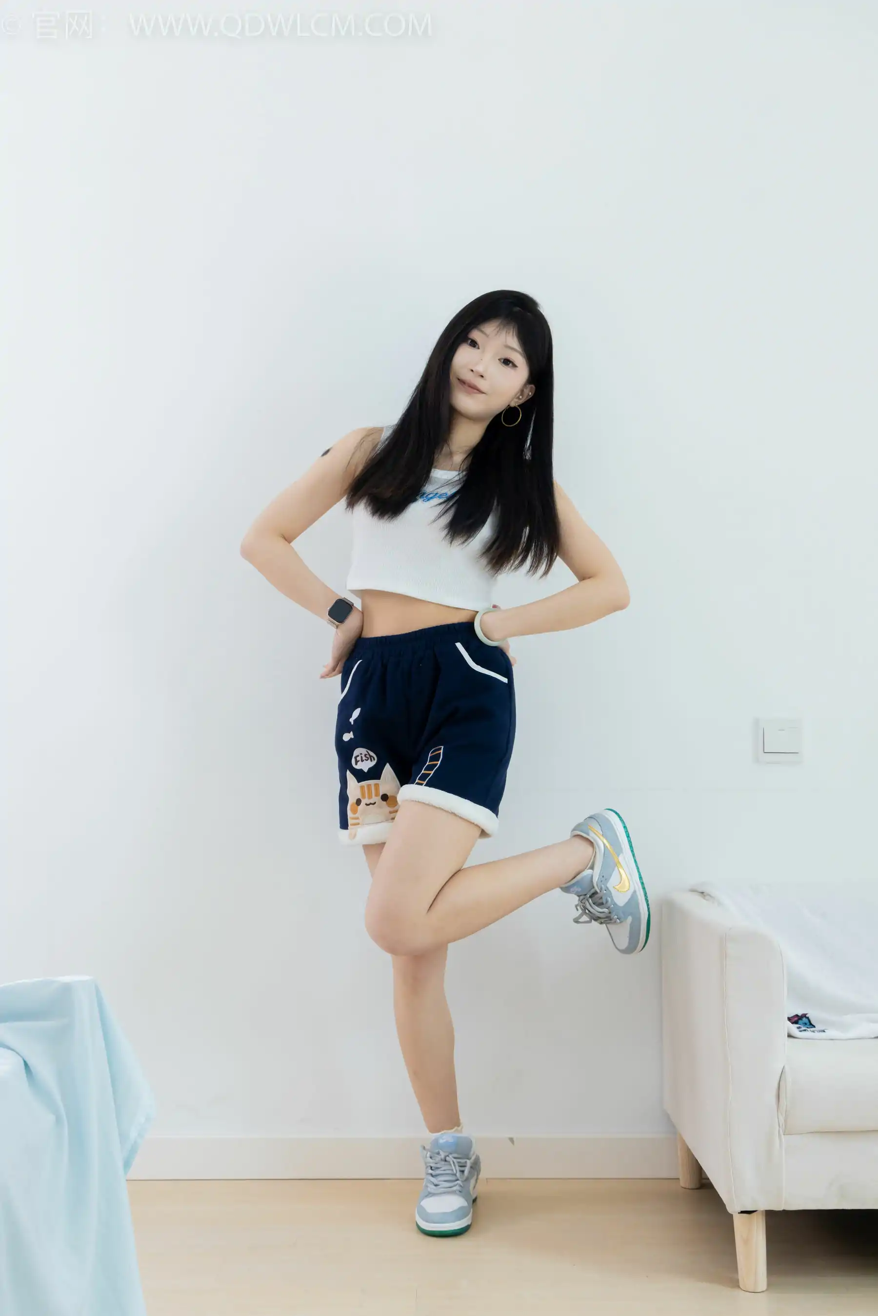 物恋传媒 No.2341 嘟嘟 - 板鞋、白棉袜、裸足、裸足涂精油