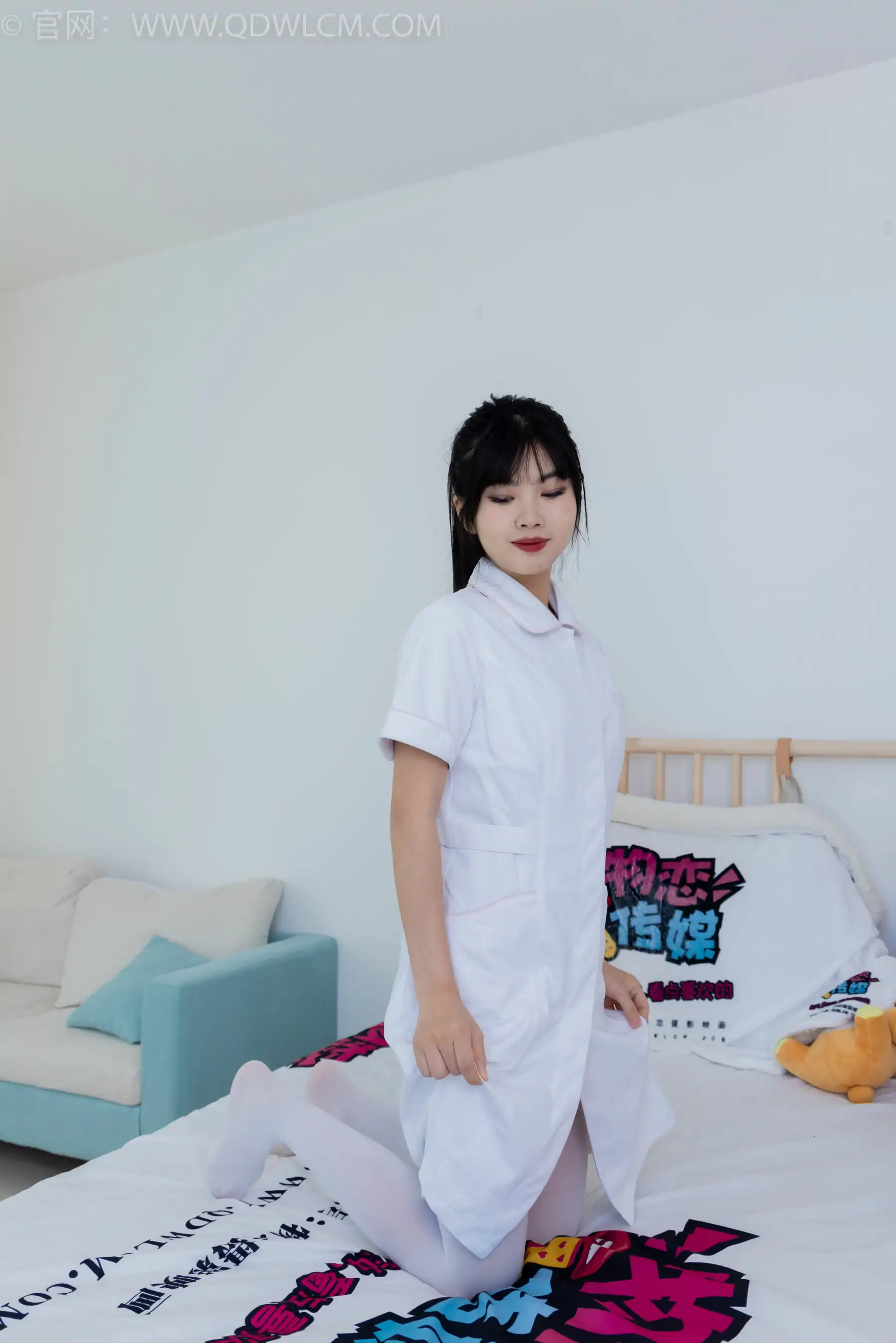 物恋传媒 No.2347 米米 - 板鞋、自然穿脏厚白丝、护士服