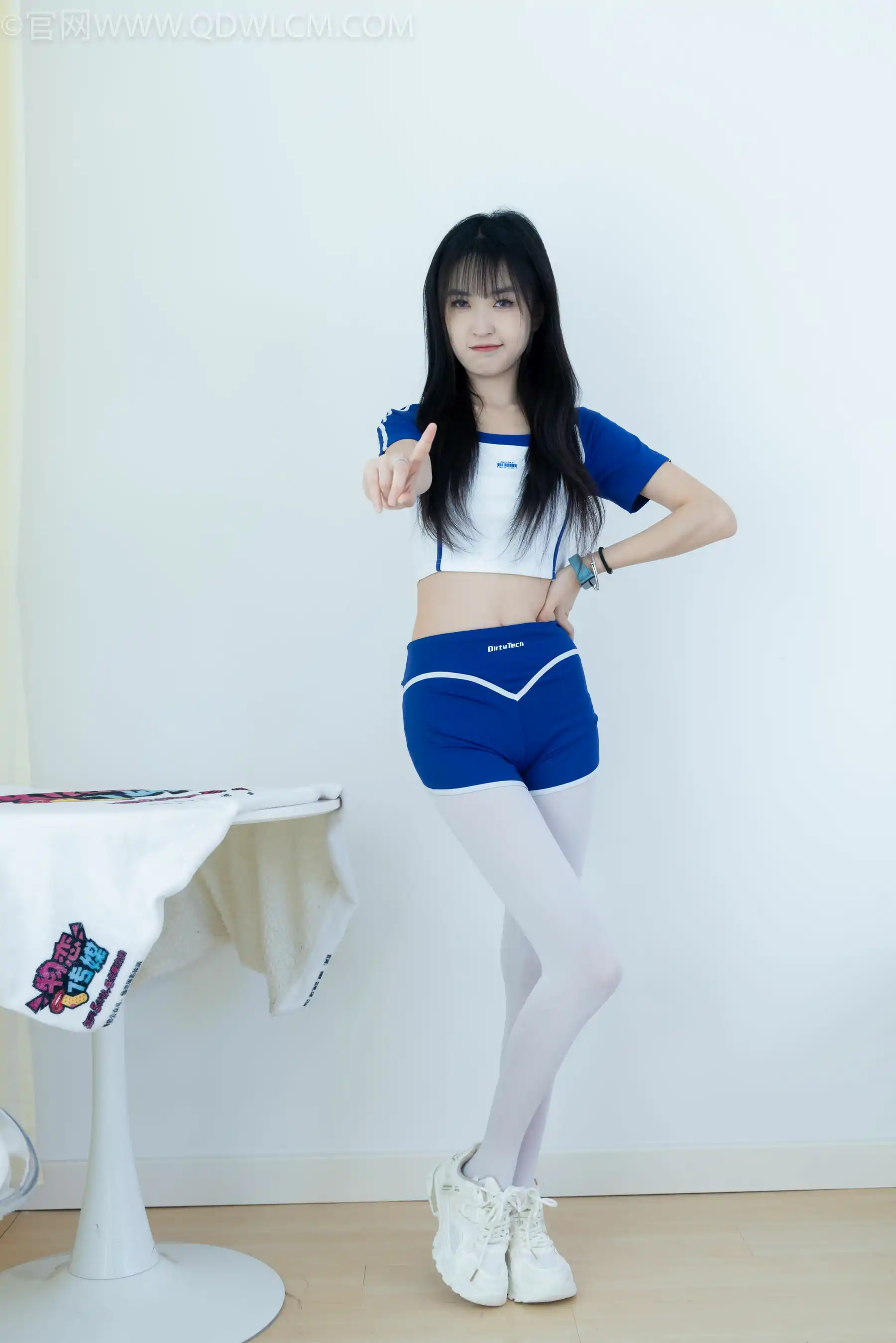 物恋传媒 No.2334 嘉木 - 运动鞋、厚白丝、裸足、裸足