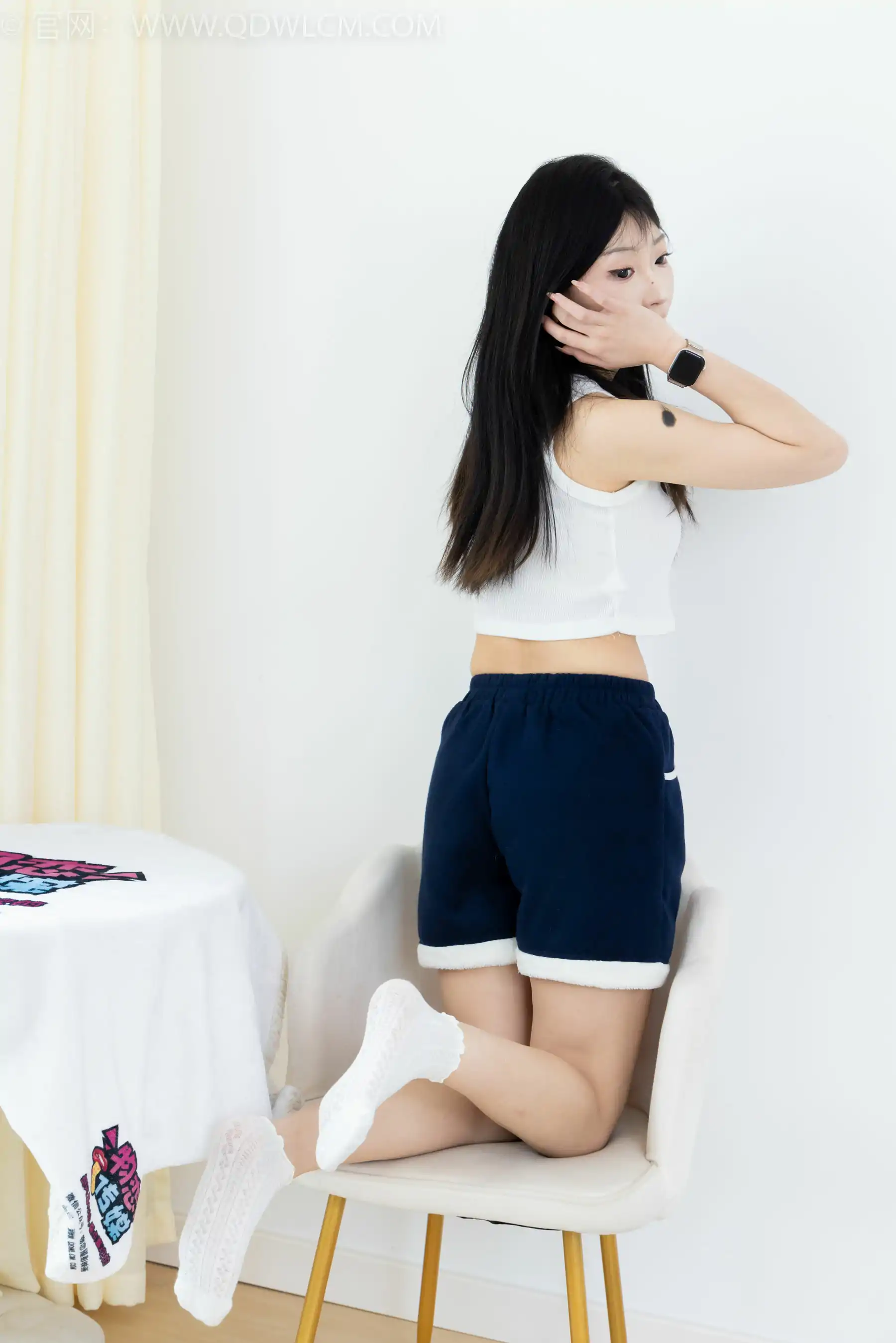 物恋传媒 No.2341 嘟嘟 - 板鞋、白棉袜、裸足、裸足涂精油