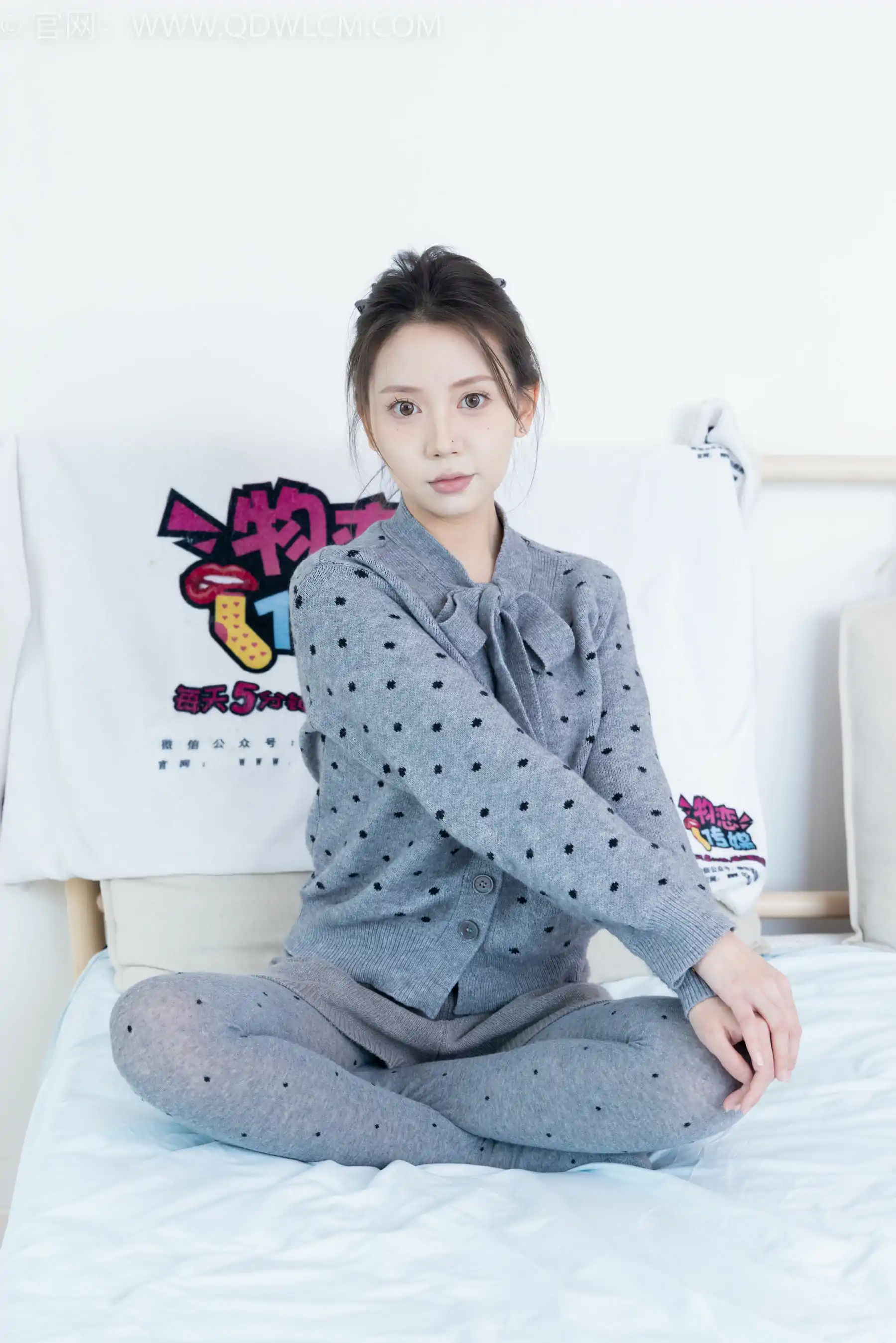 物恋传媒 No.2355 小曦 - 皮鞋、厚灰丝