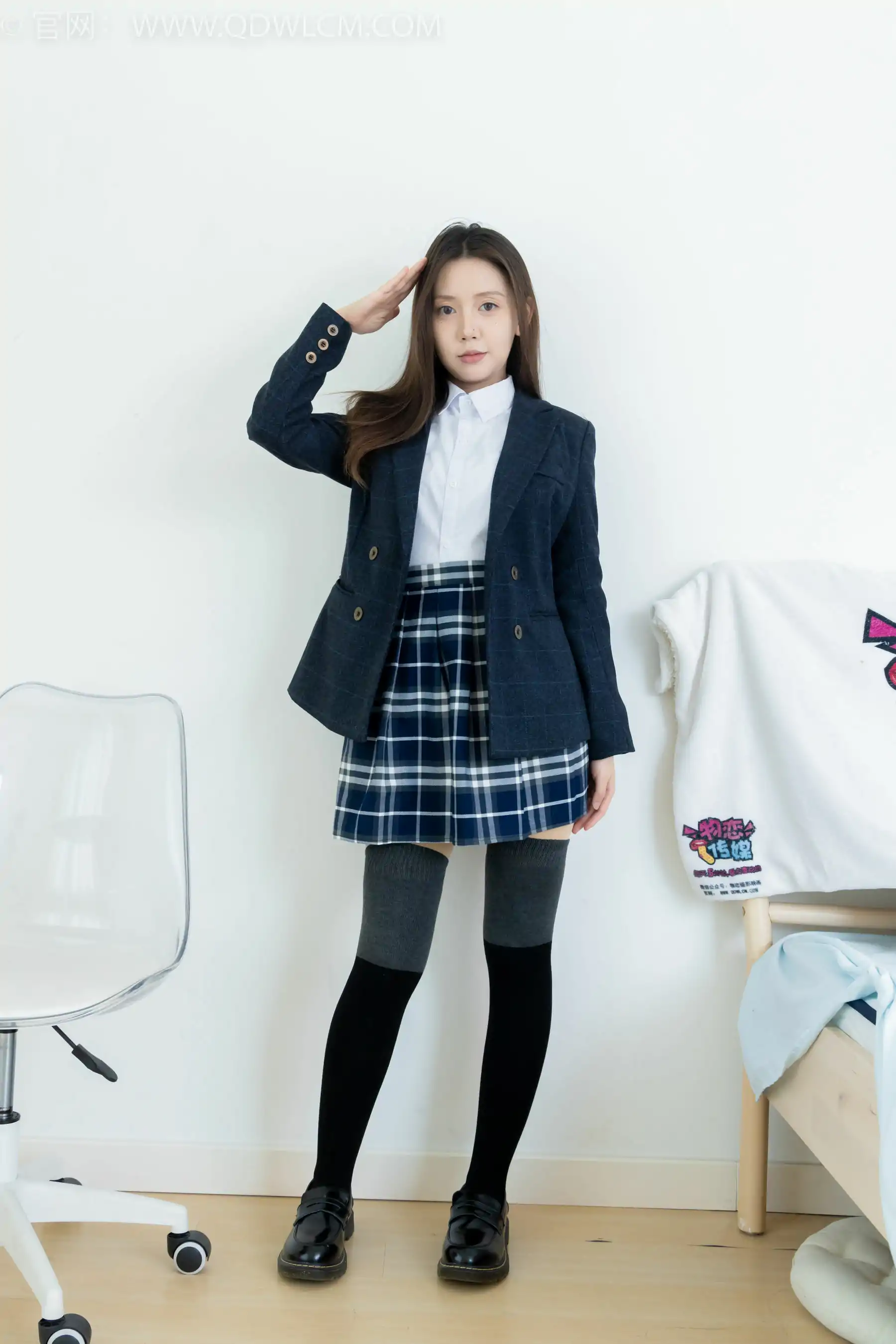 物恋传媒 No.2380 小曦 - jk制服、皮鞋、黑灰拼接过膝袜、厚肉丝