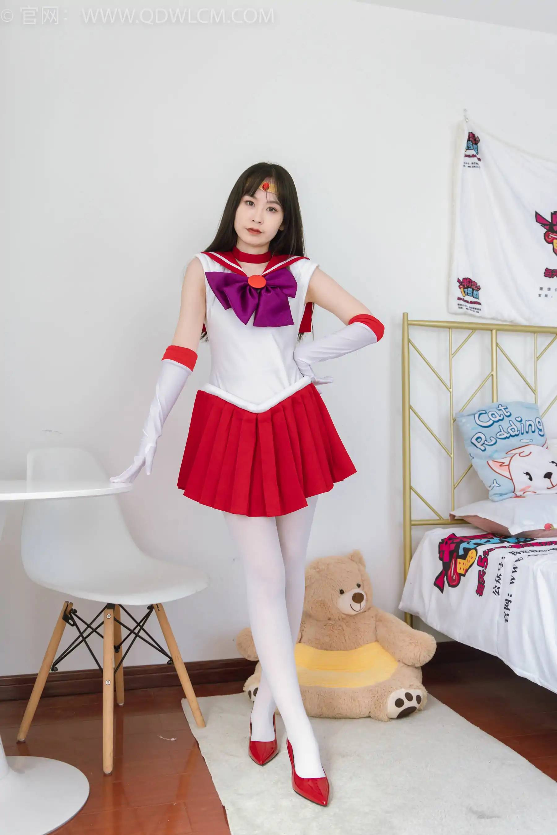 物恋传媒 No.2373 兮兮 - cos制服、高跟鞋、厚白丝