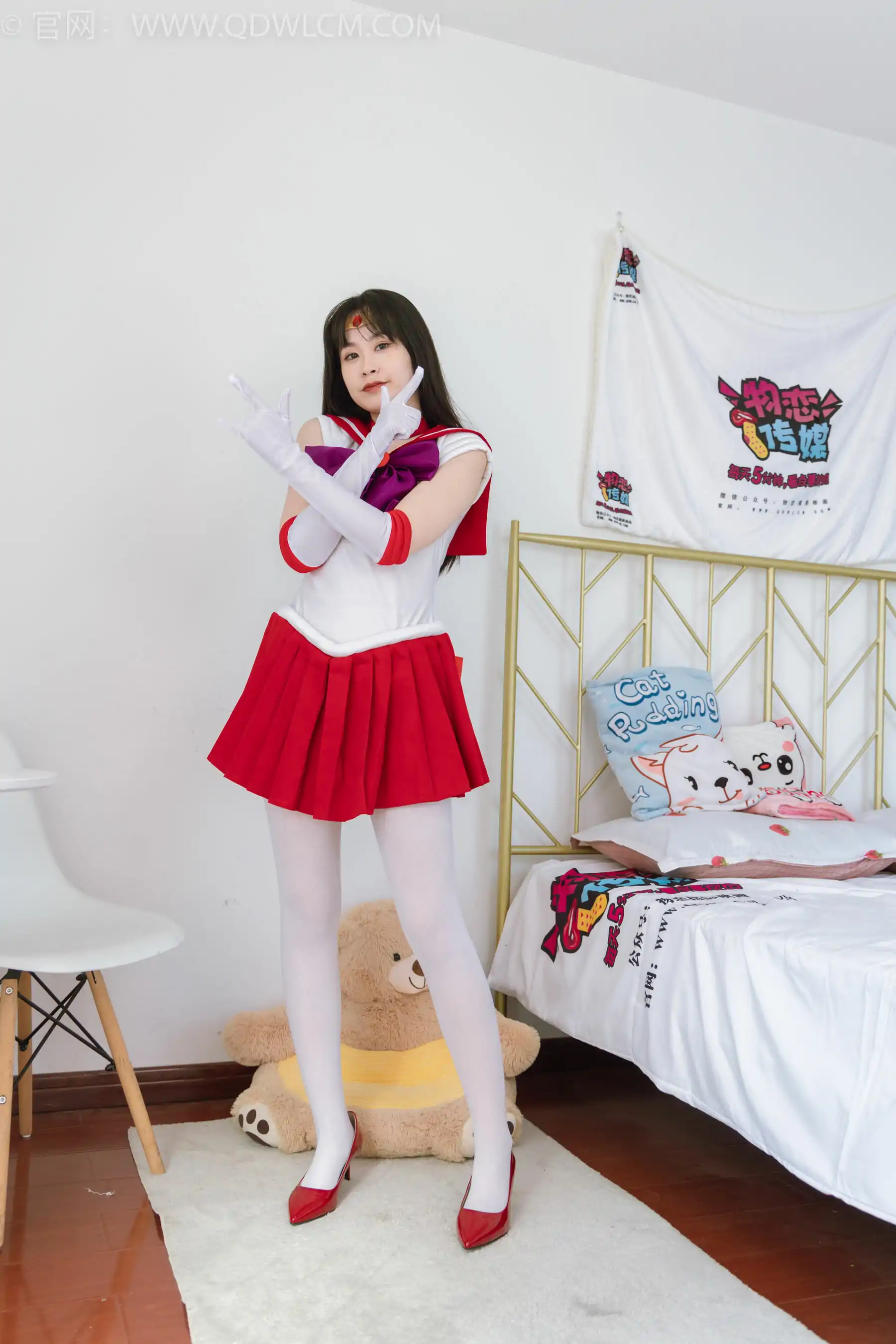 物恋传媒 No.2373 兮兮 - cos制服、高跟鞋、厚白丝