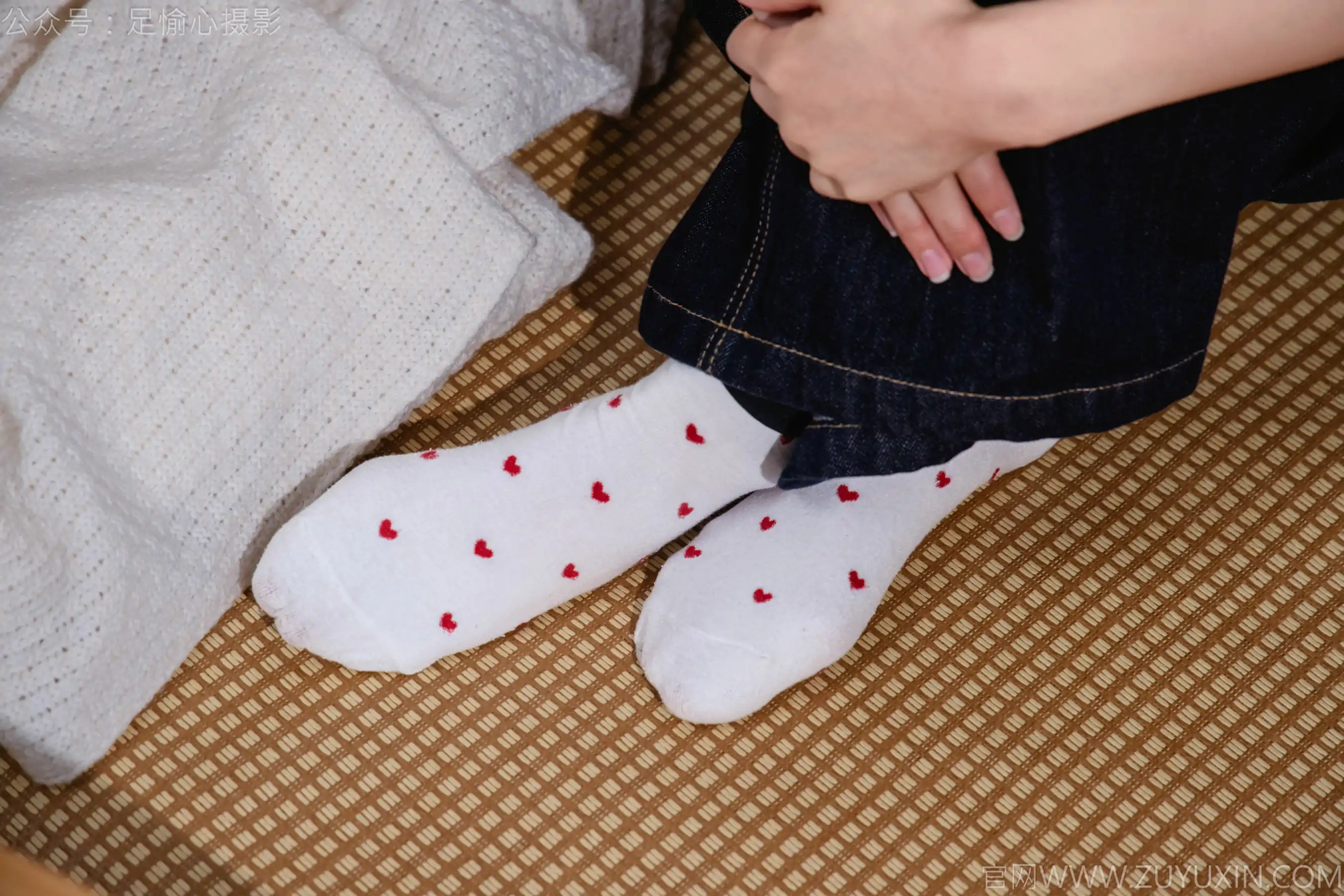 足愉心 No.018 奶芙 （搭配：粉色T恤、牛仔长裤、运动鞋、白色棉袜、裸足）