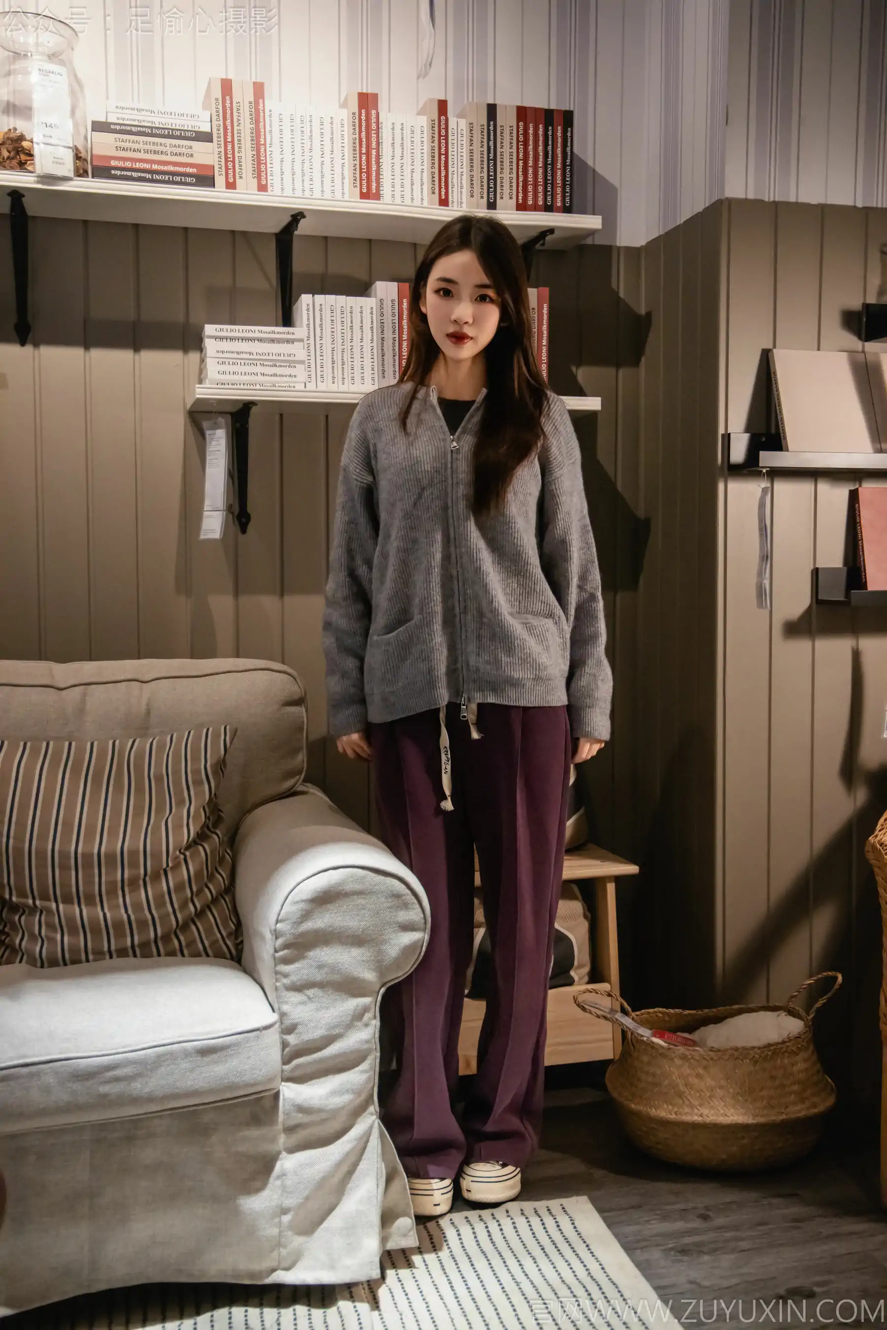 足愉心 No.016 软软 （搭配：灰色线套、紫色长裤、帆布鞋、卡通棉袜、裸足）