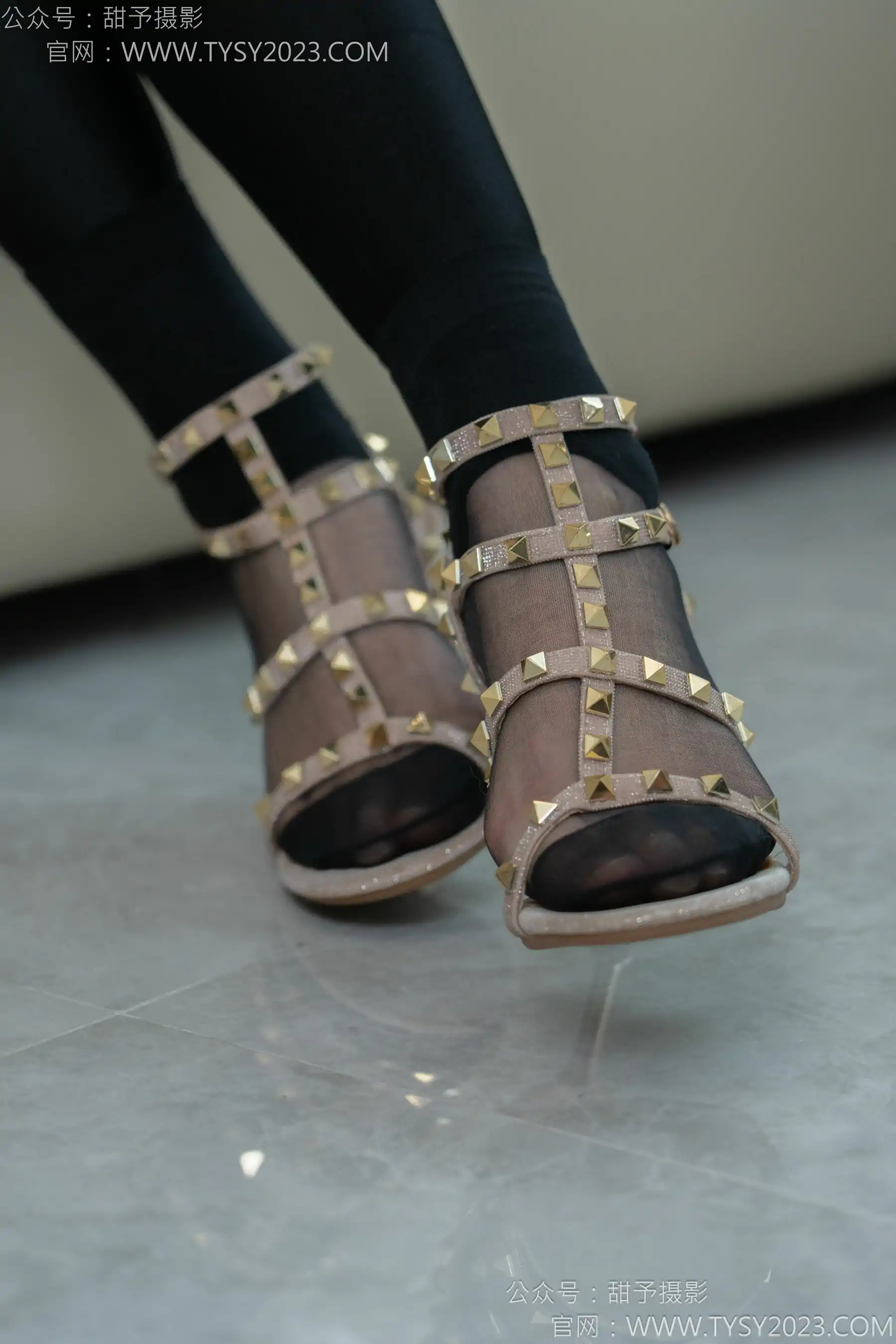 甜予摄影 No.158 梦梦 - 高跟鞋、短肉丝、短黑丝、裸足