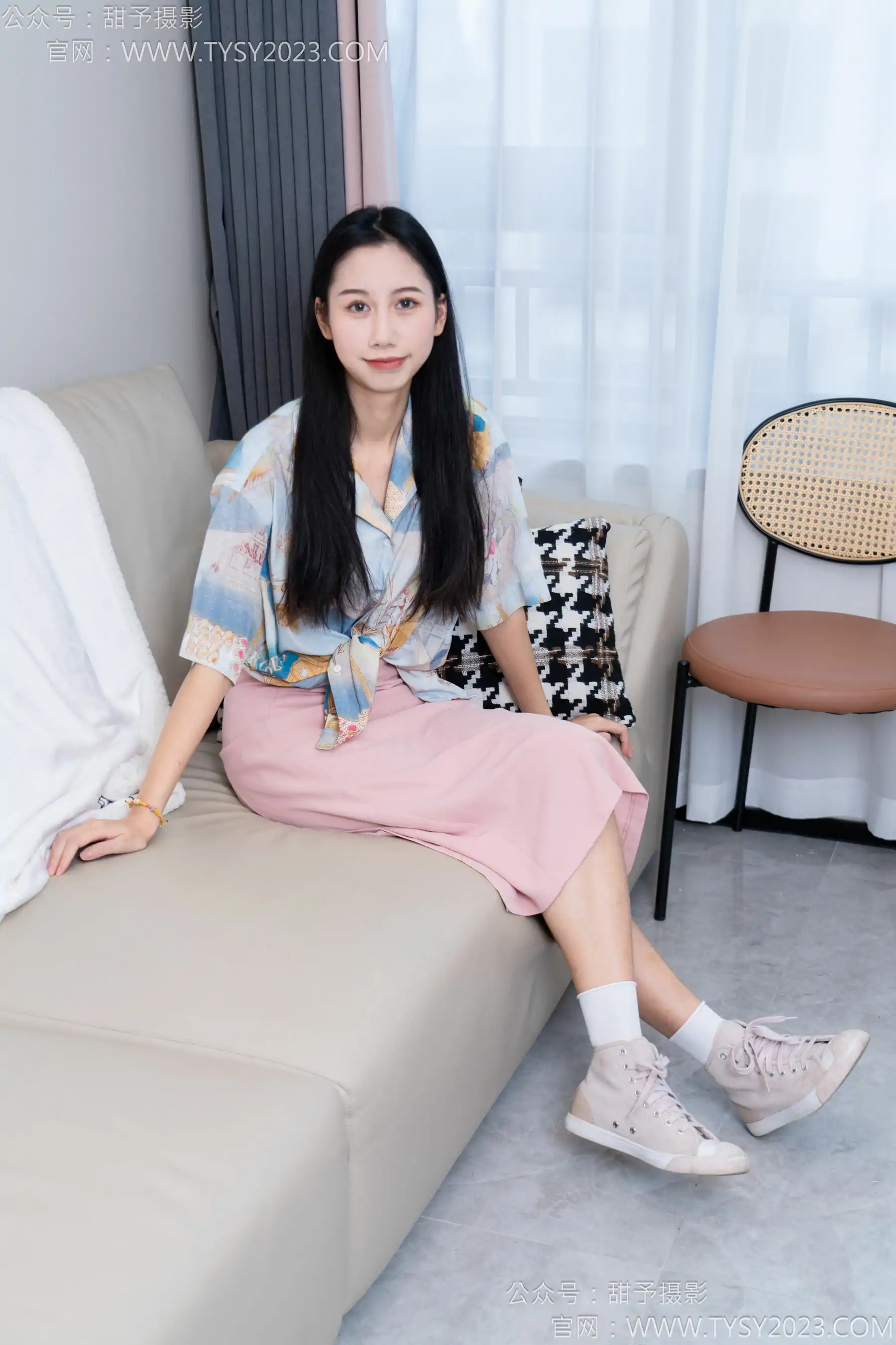 甜予摄影 No.186 娃娃 - 帆布鞋、白棉袜、裸足