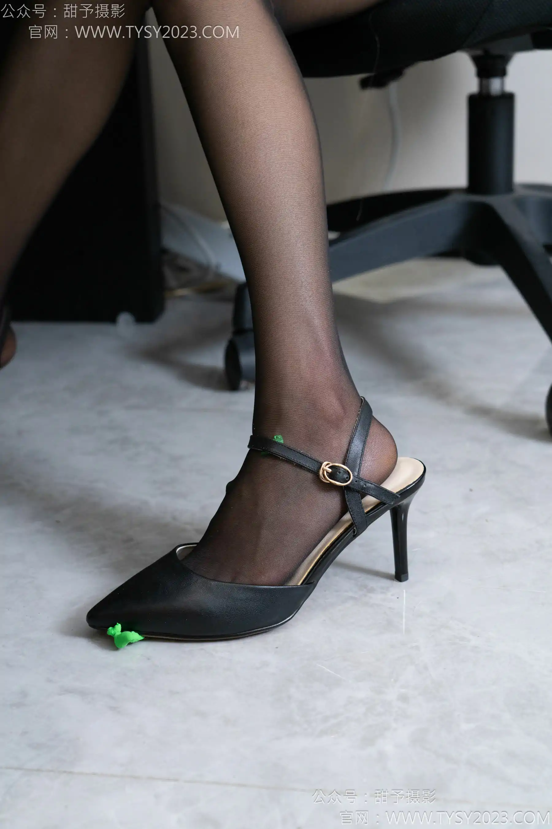 甜予摄影 No.175 澜澜 - 高跟鞋、薄灰丝、薄黑丝、踩小人剧情