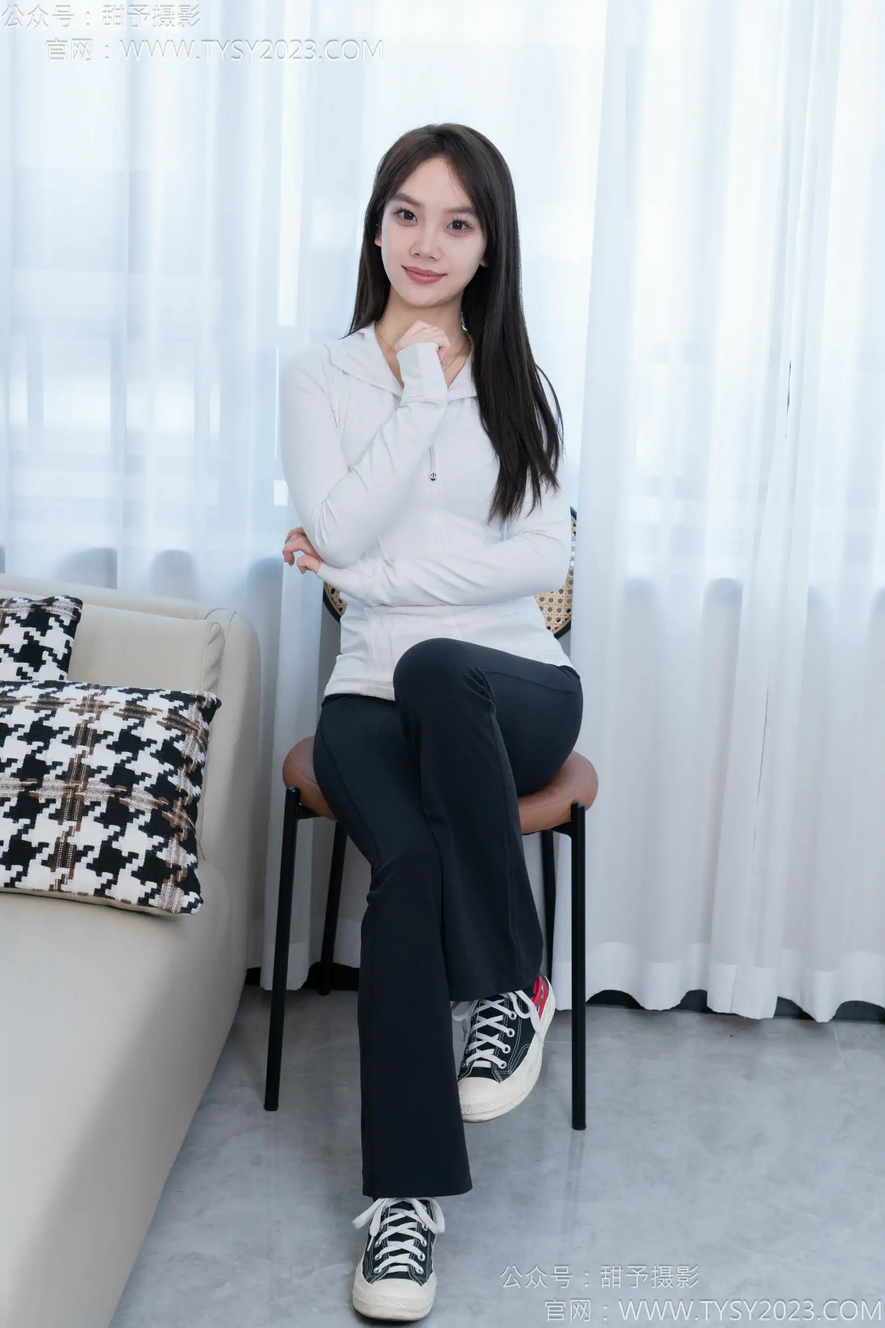 甜予摄影 No.169 贝壳 - 帆布鞋、白棉袜、裸足