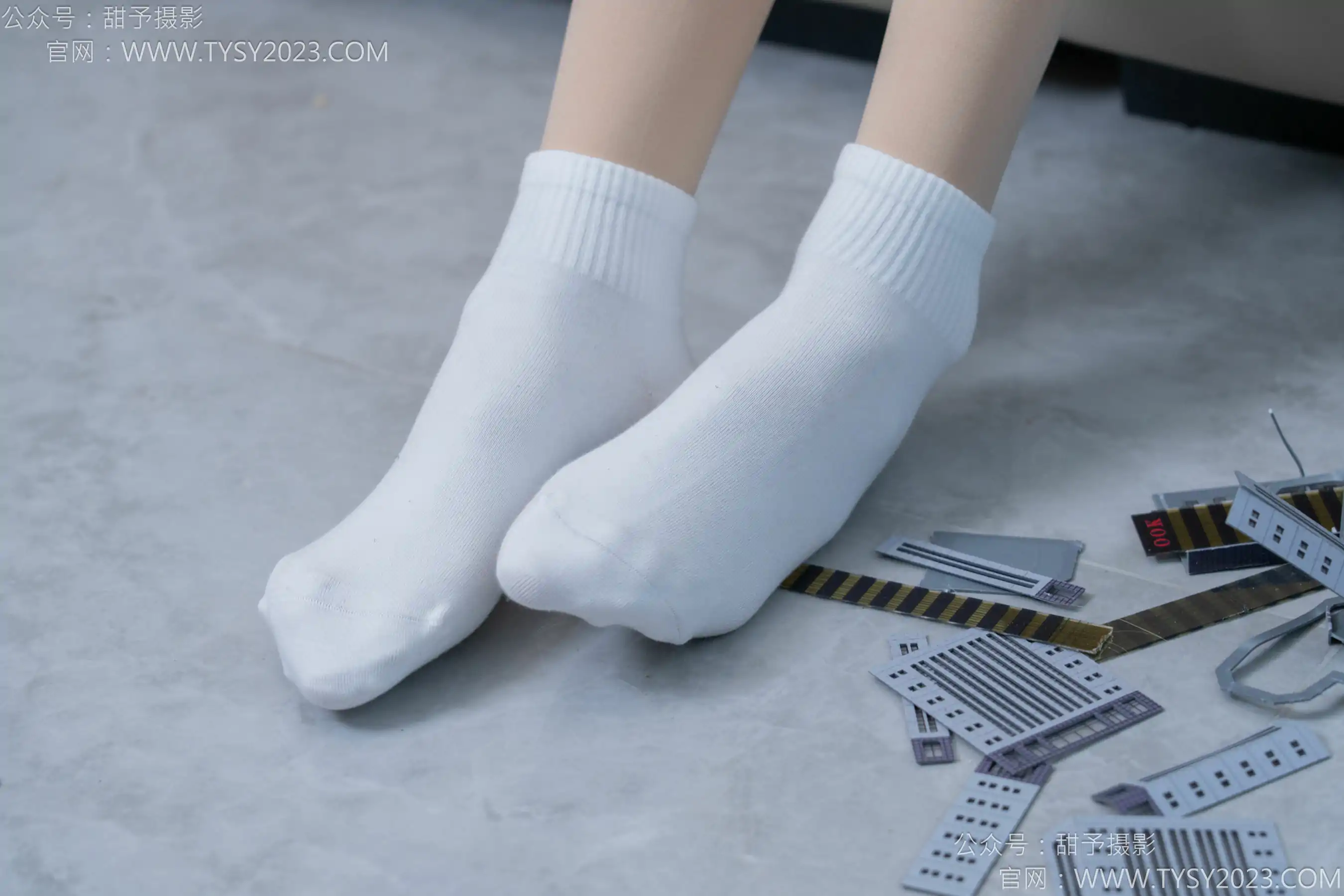甜予摄影 No.182 珞珞 - 板鞋、白棉袜、厚肉丝、小人国剧情
