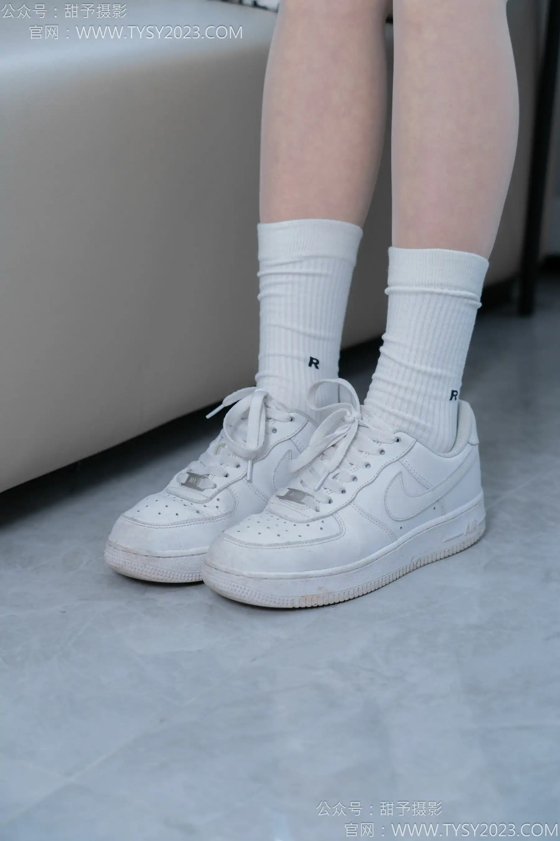 甜予摄影 No.152 咻咻 - 板鞋、白棉袜、薄肉丝
