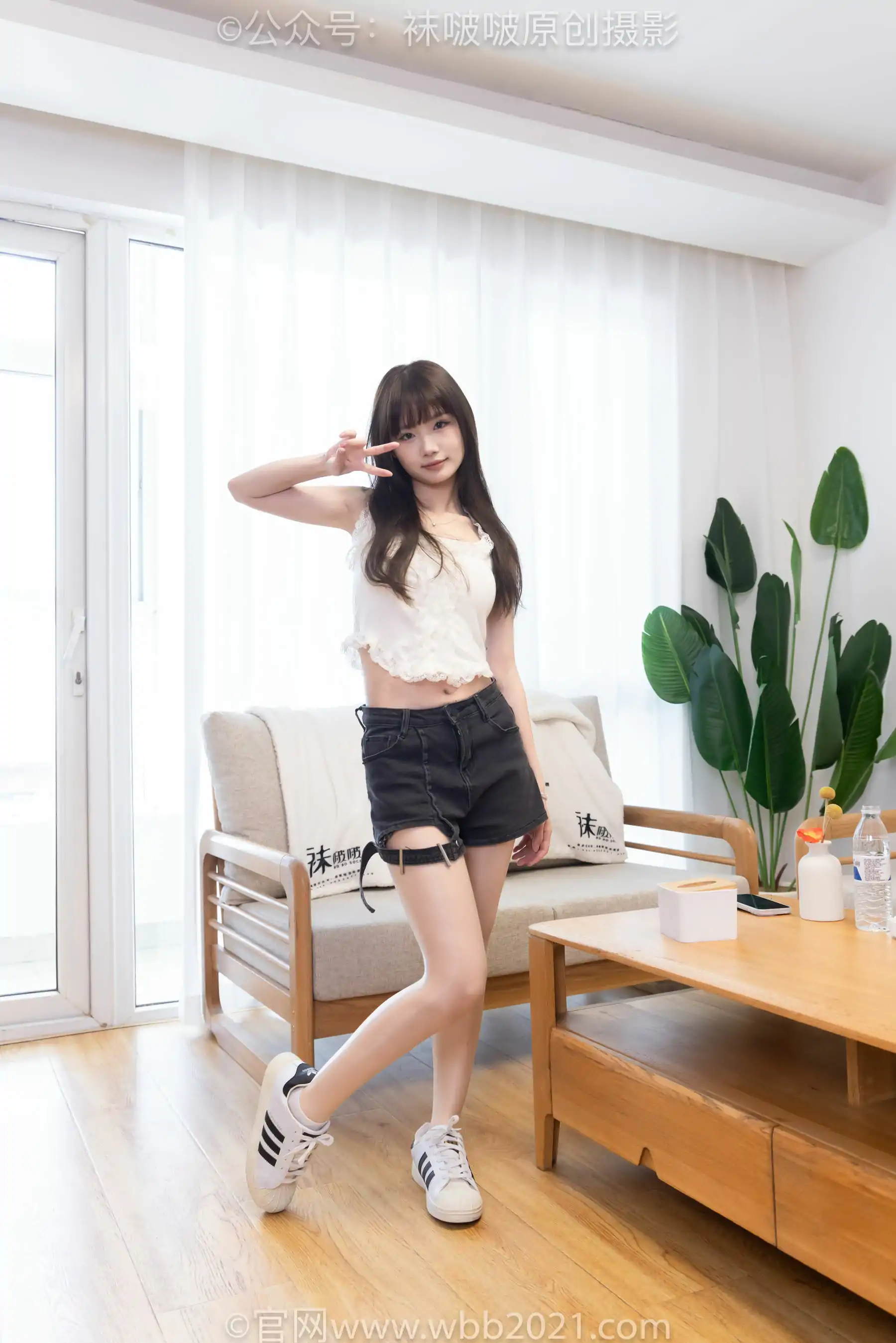 BoBoSocks袜啵啵 No.570 甜甜圈 - 板鞋、白棉袜、油亮肉丝