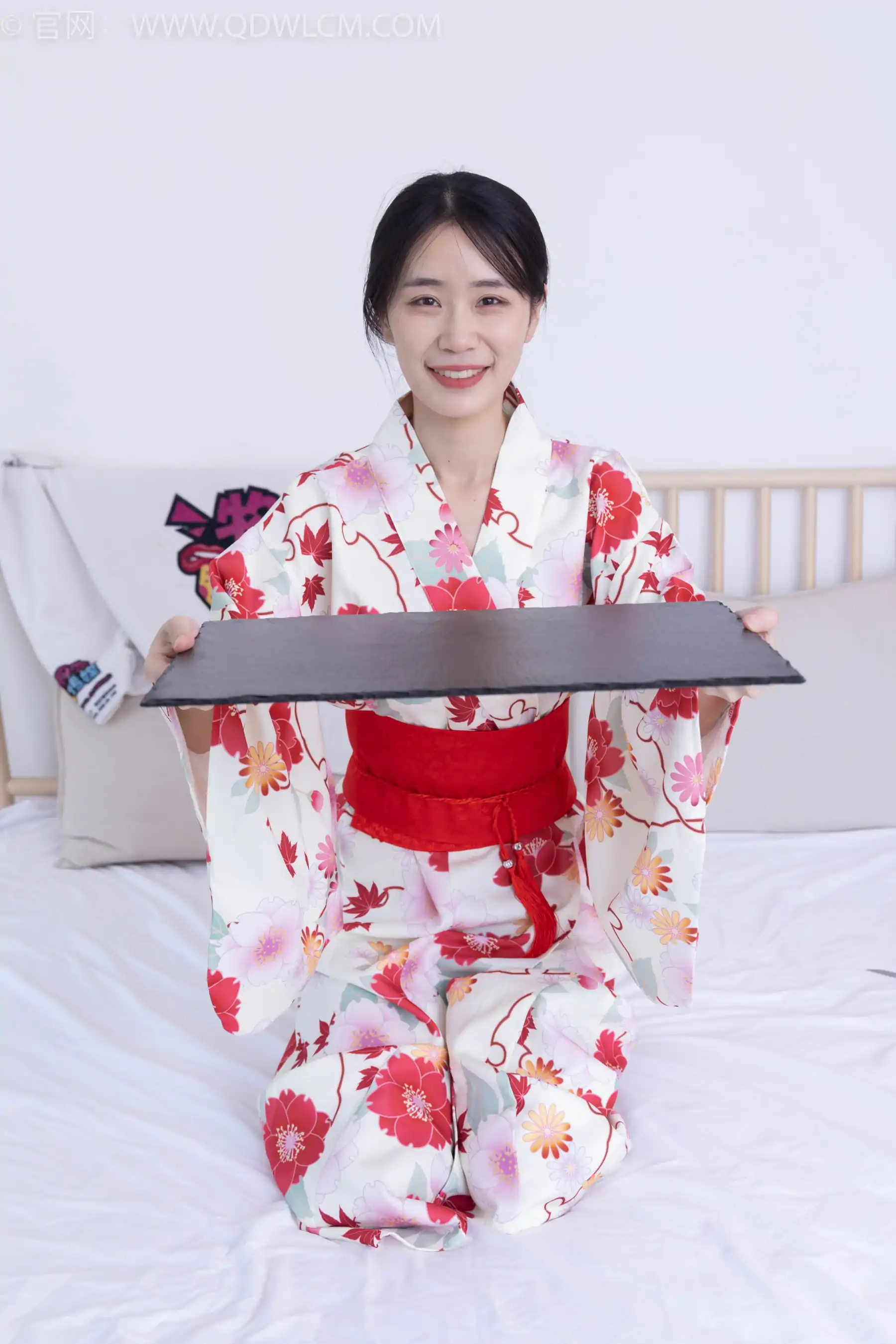 物恋传媒 No.2385 菜菜 - 木屐、短白丝、裸足、和服浴衣、裸足