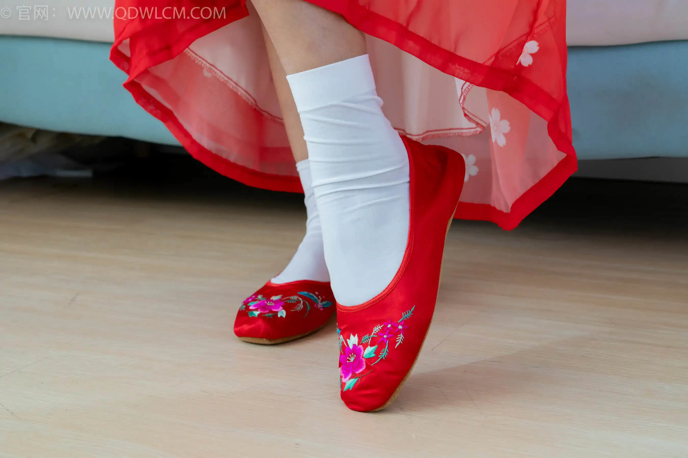 物恋传媒 No.2386 岚岚 - 布鞋、短白丝、红色船袜、汉服