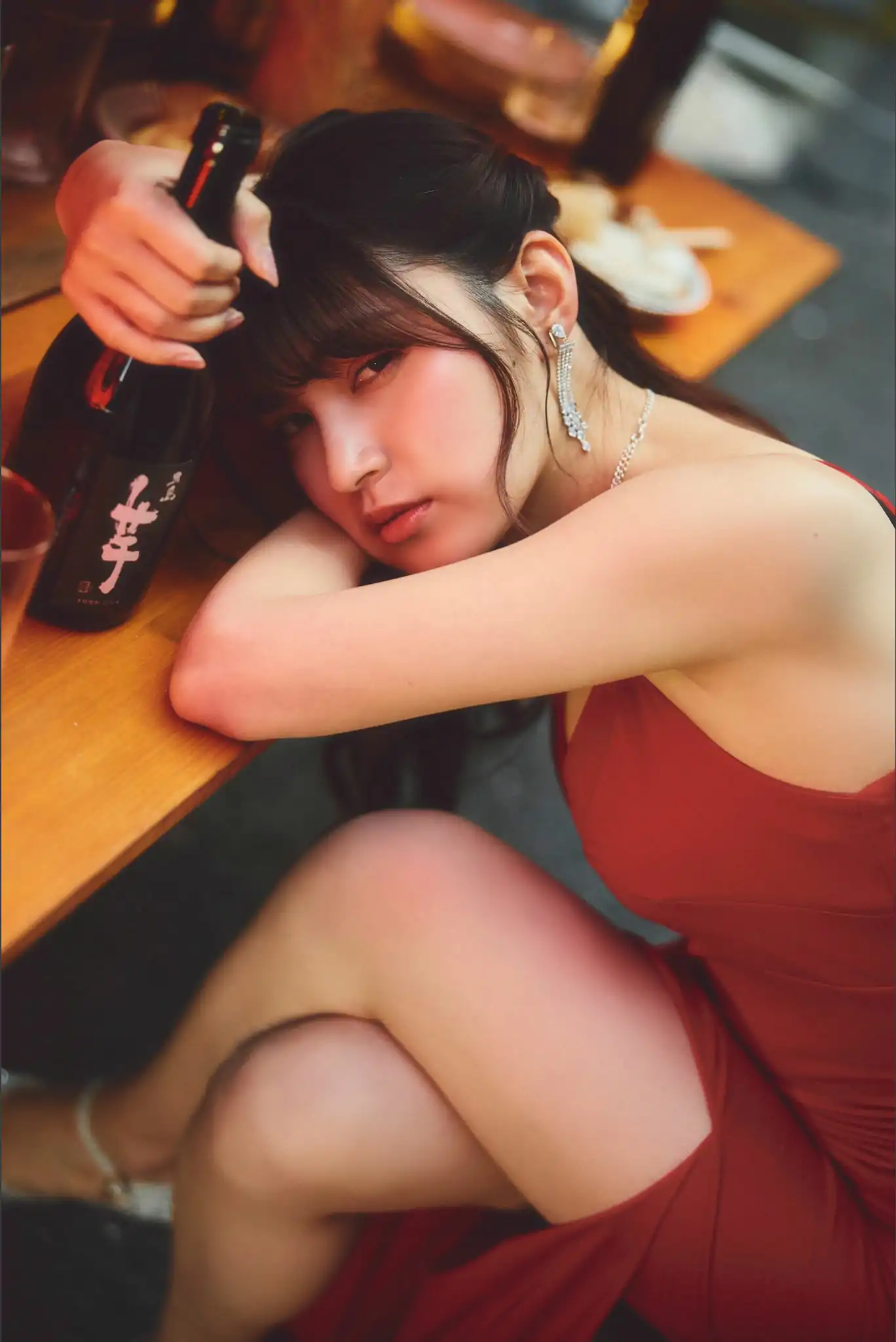 神志那結衣 - 赤いドレスを脱いだら