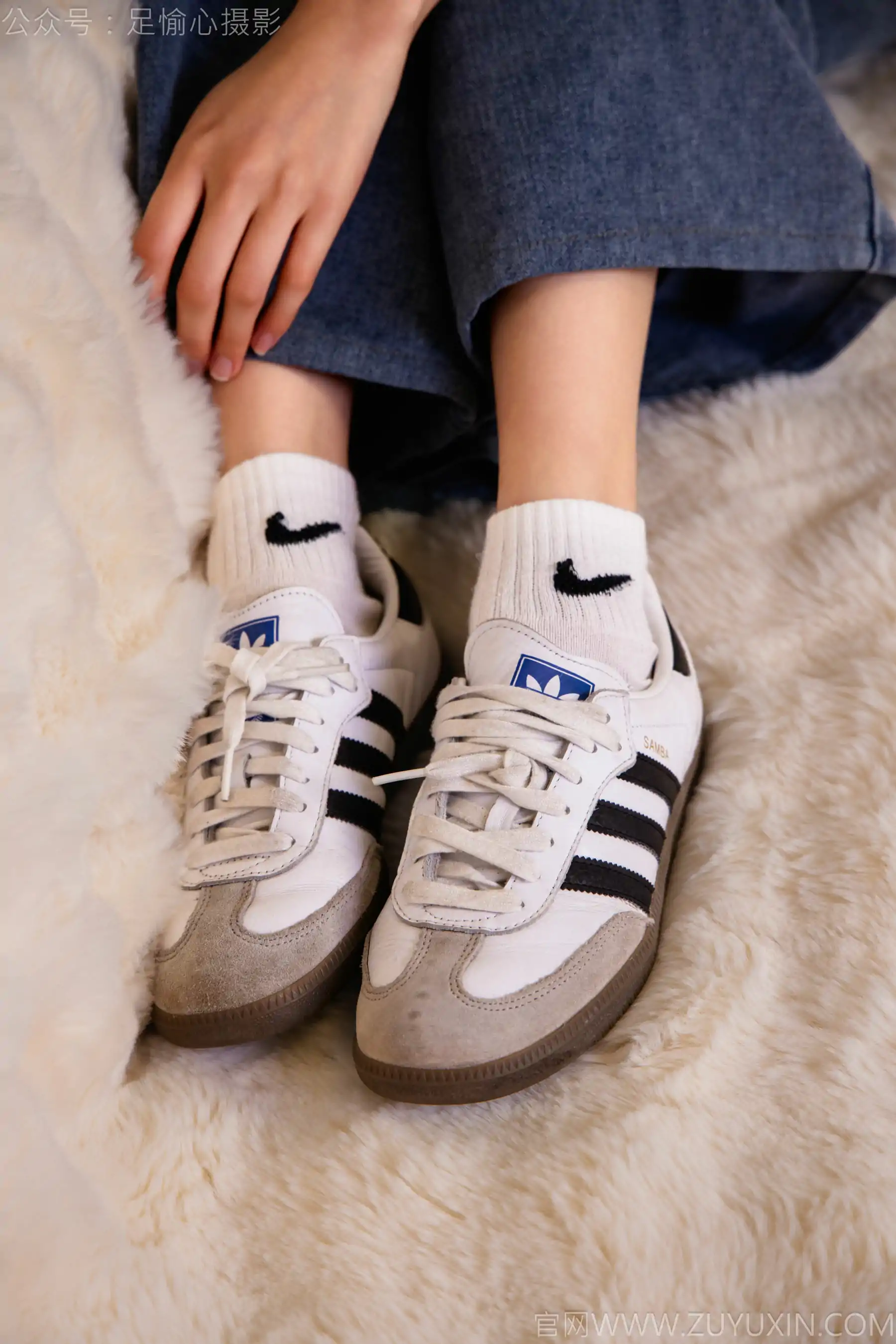 足愉心 No.027 奶芙 （搭配：白色T恤、牛仔长裤、德训鞋、白色棉袜、裸足）