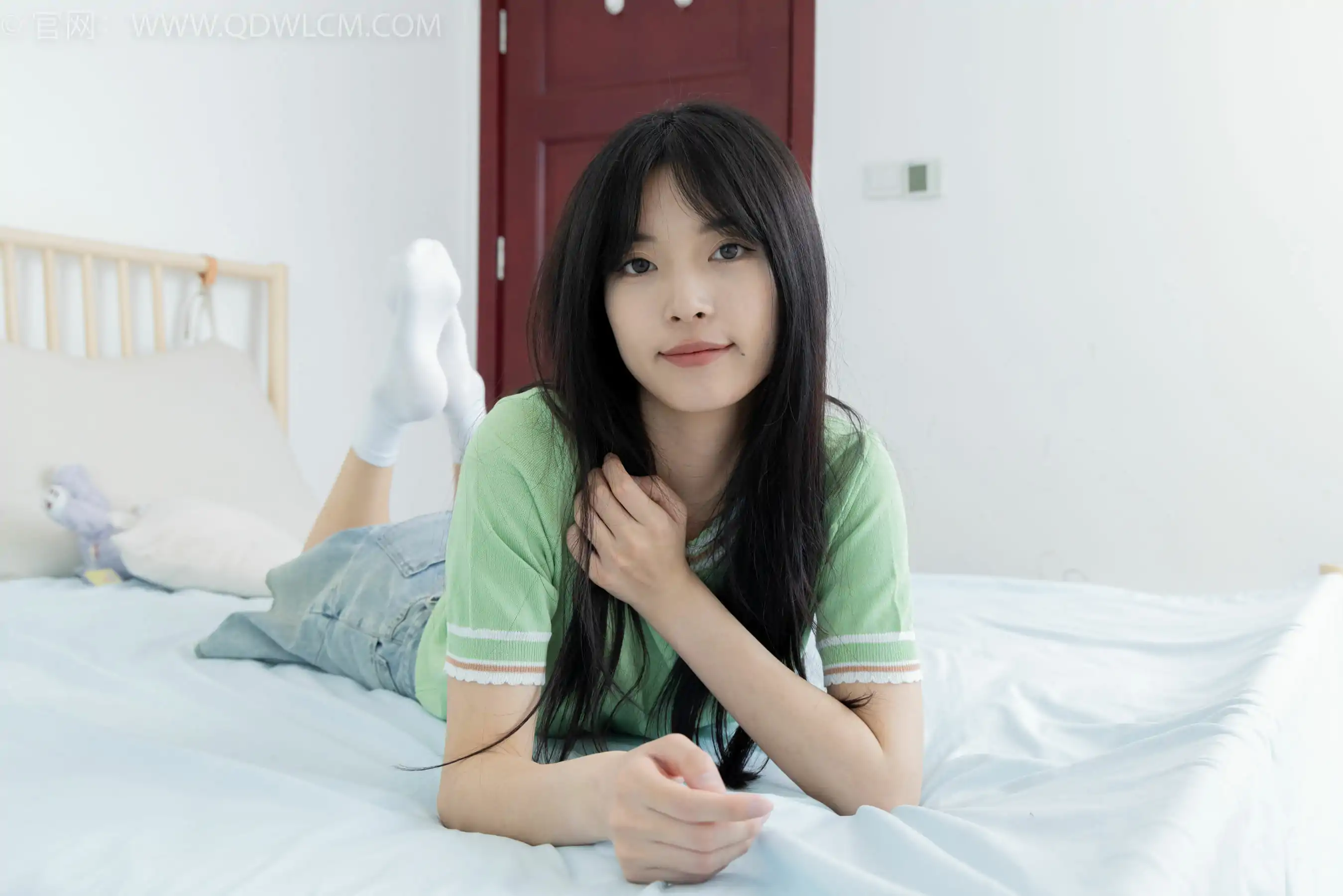 物恋传媒 No.2402 茯苓 - 板鞋、白棉袜、裸足