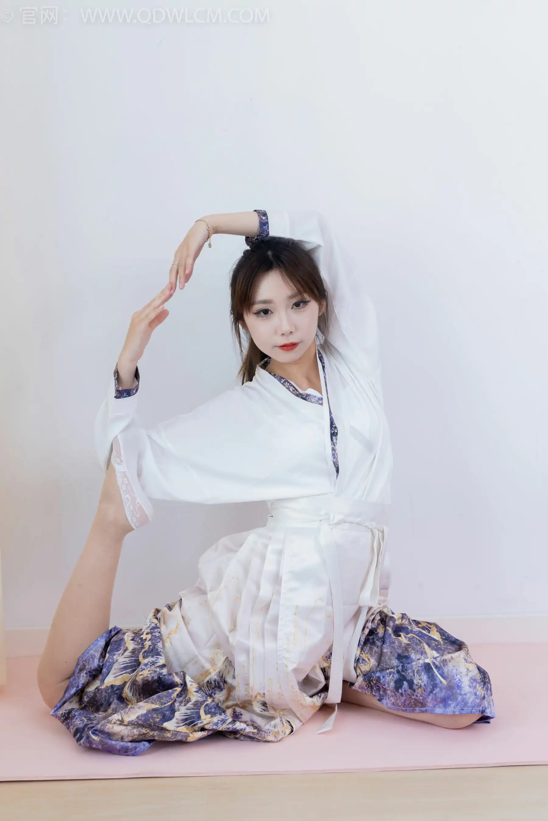 物恋传媒 No.2410 泡泡 - 汉服、平底鞋、白棉袜、白船袜、薄肉丝