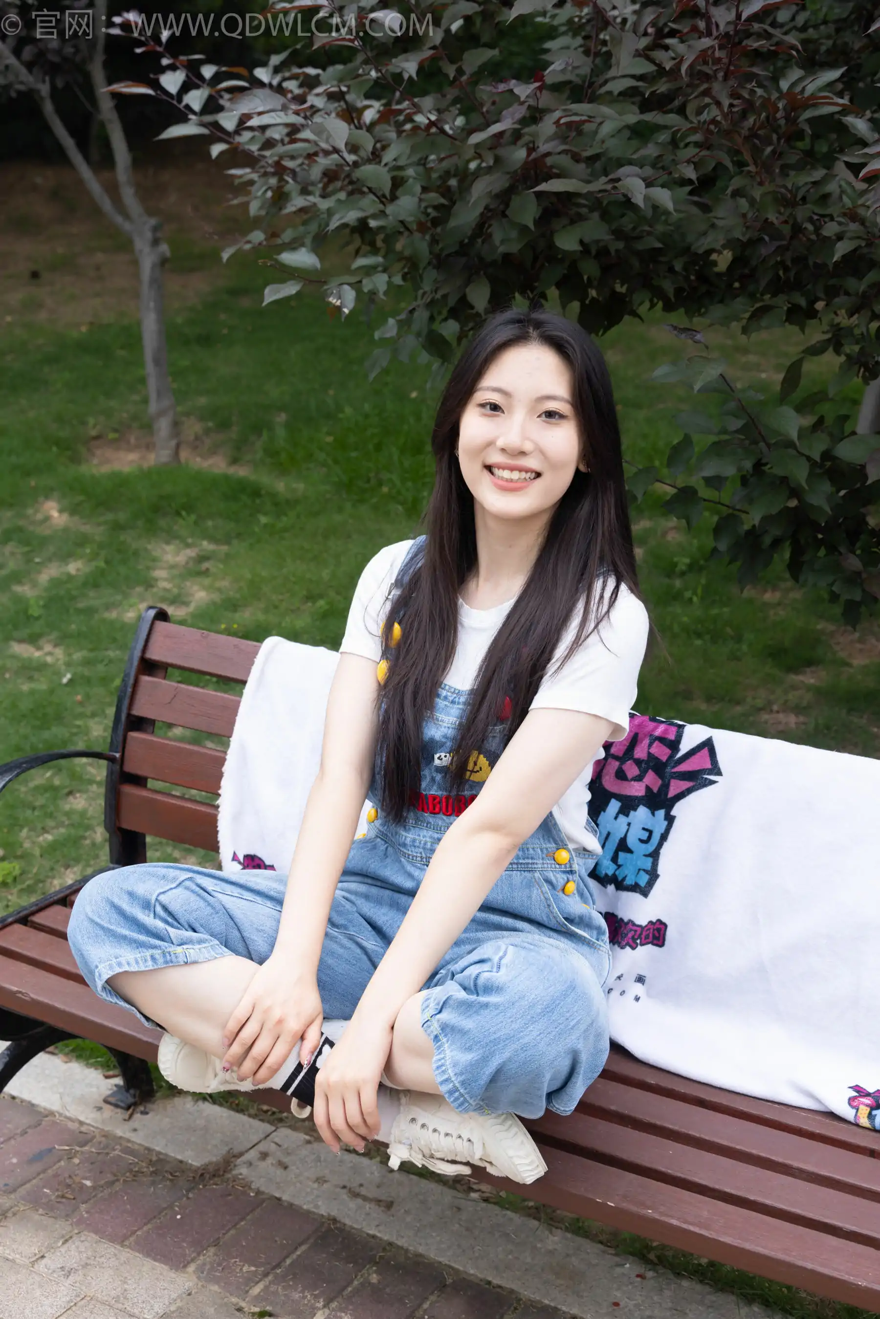 物恋传媒 No.2407 奶糖 - 帆布鞋、自然穿脏白棉袜、裸足