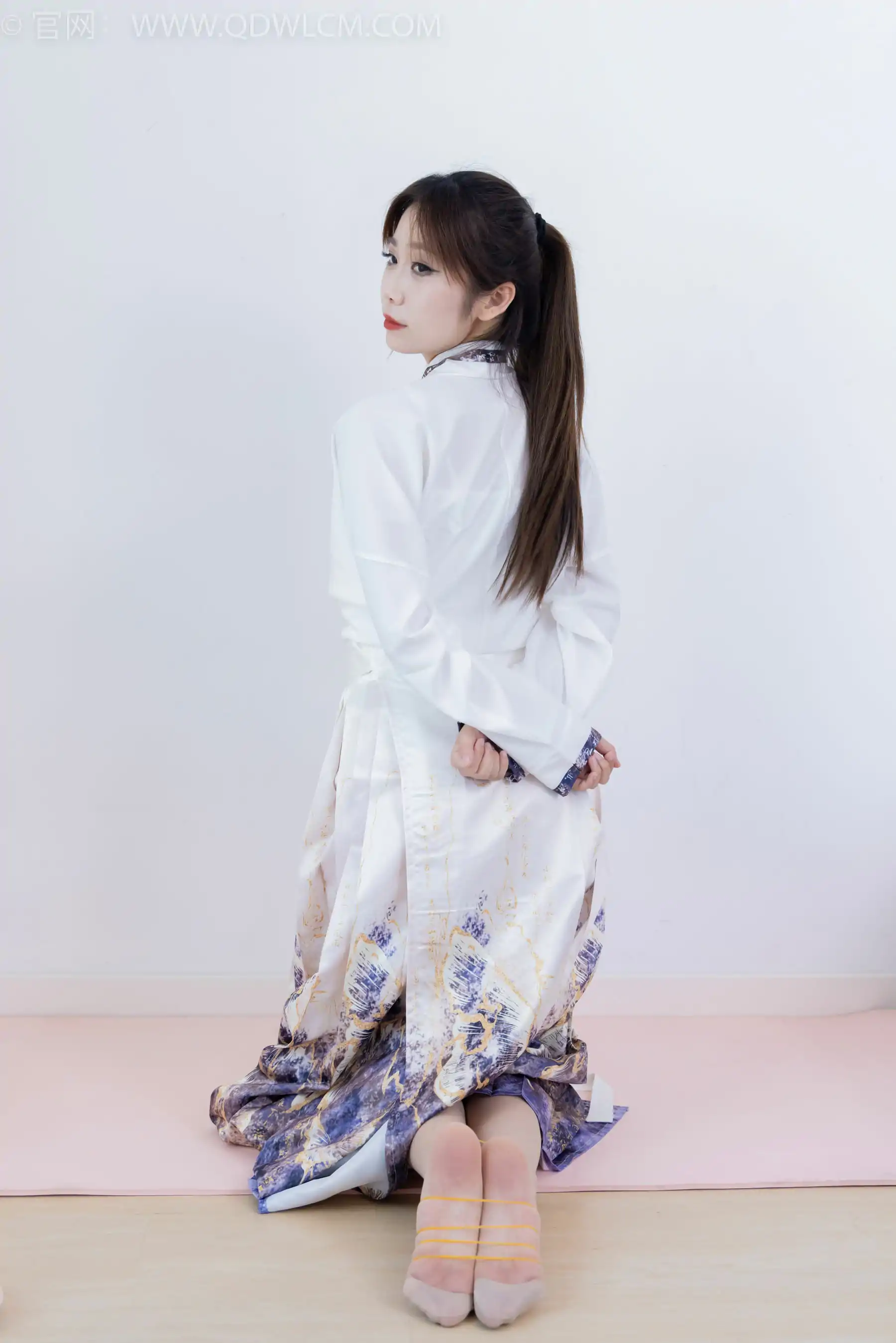 物恋传媒 No.2410 泡泡 - 汉服、平底鞋、白棉袜、白船袜、薄肉丝
