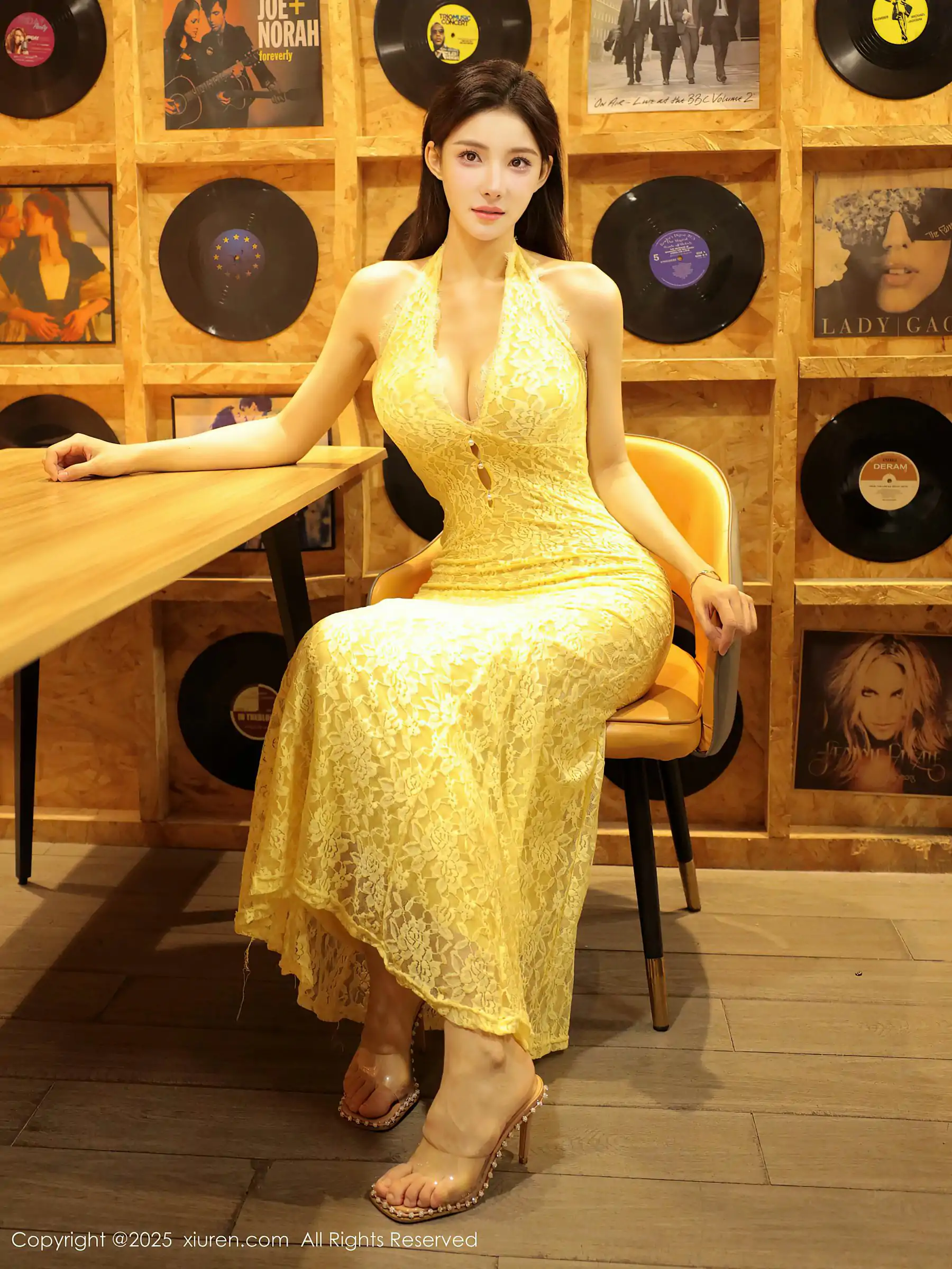 [秀人XiuRen] 2025.09.01 No.10715 梨霜儿