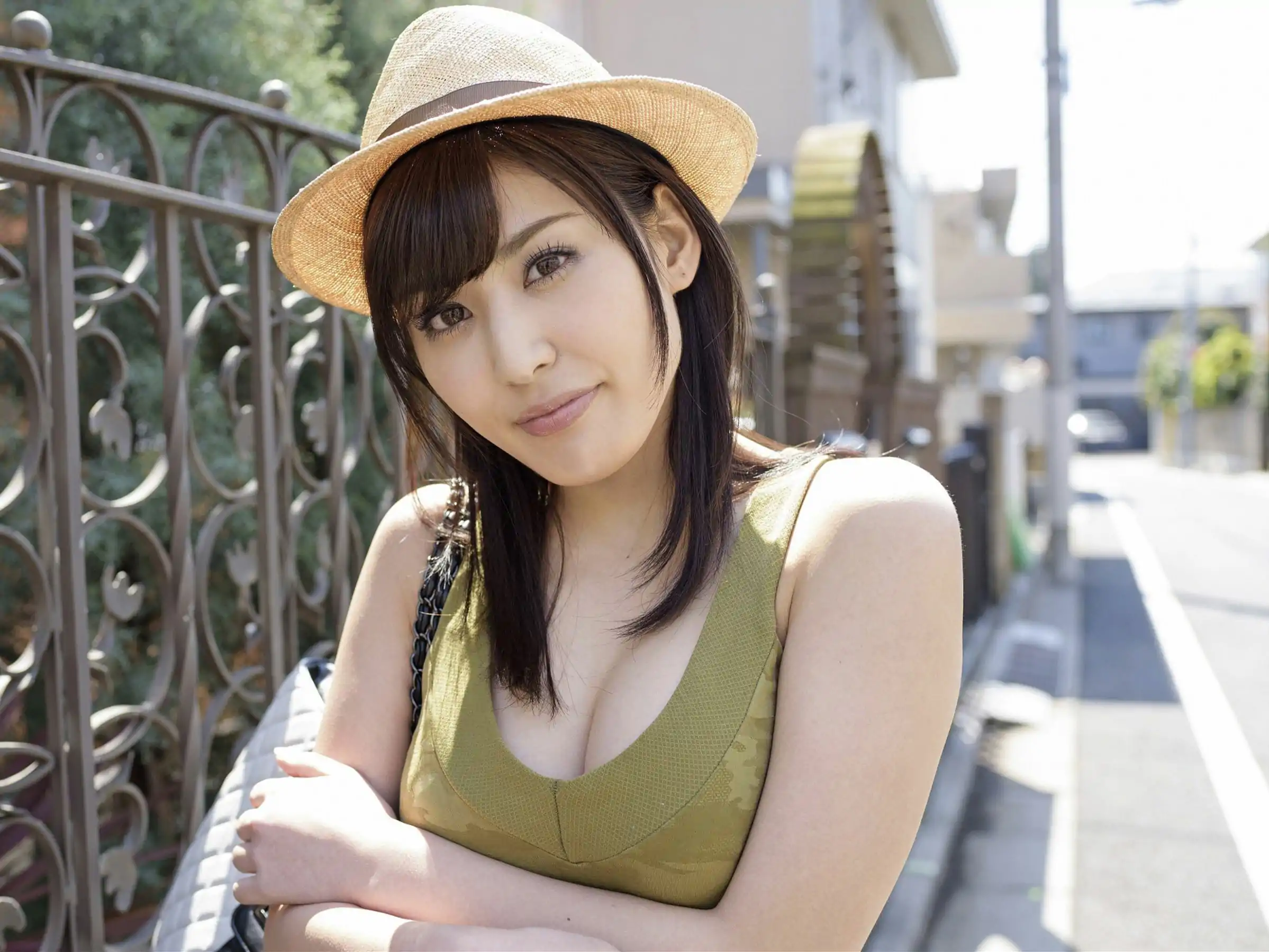 金子智美 - 濡れた美ボディ