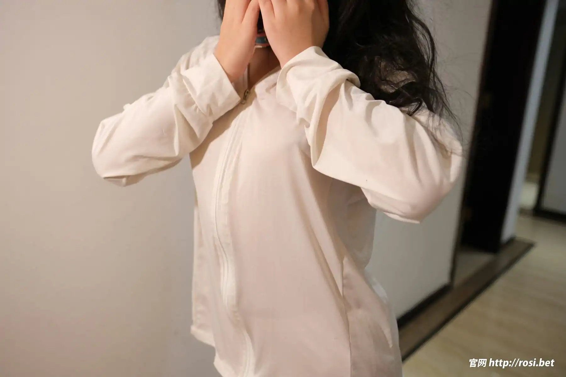 [ROSI写真] 2025.11.23 NO.5102